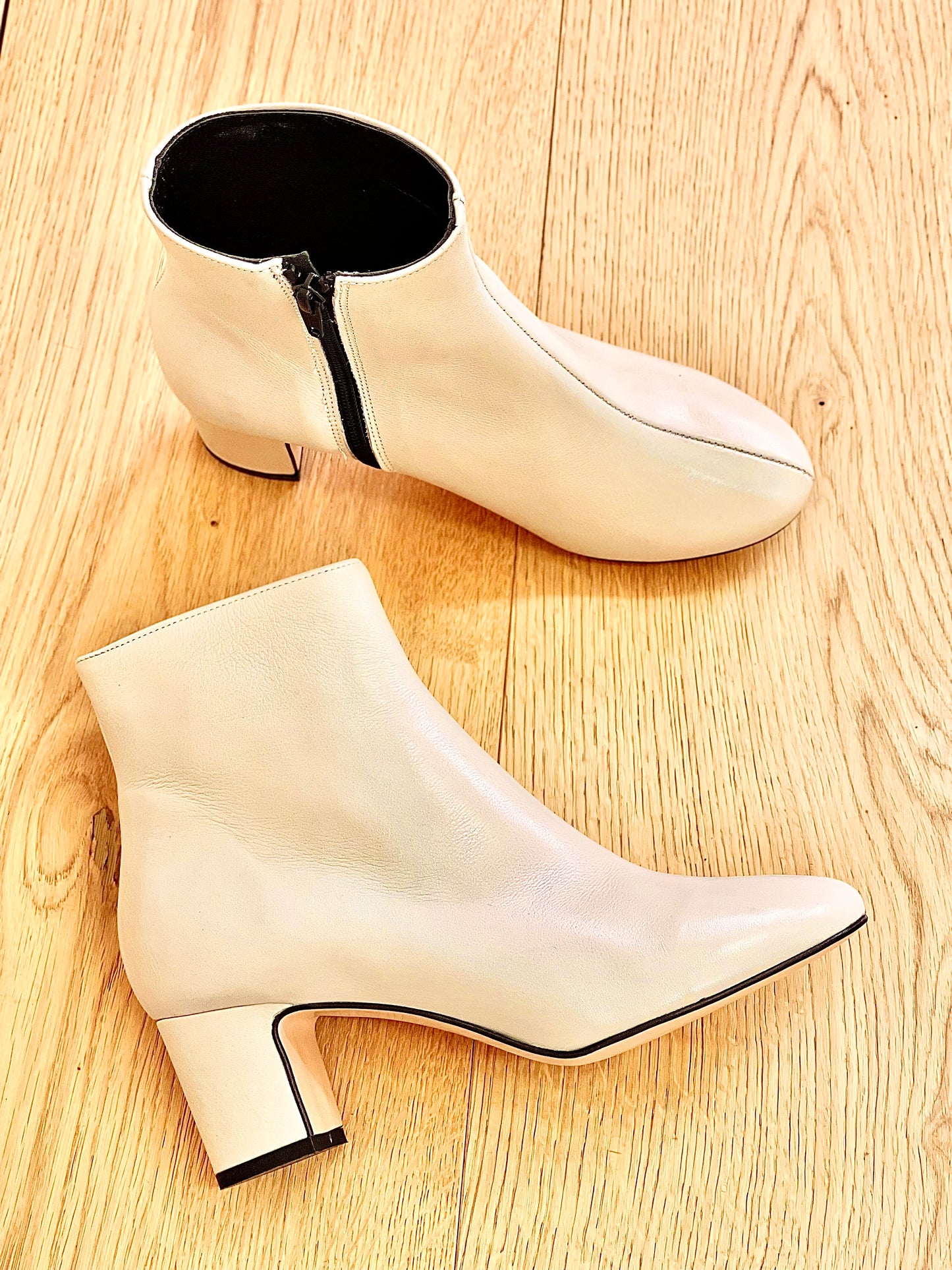 CUERO BEIGE LUCAS