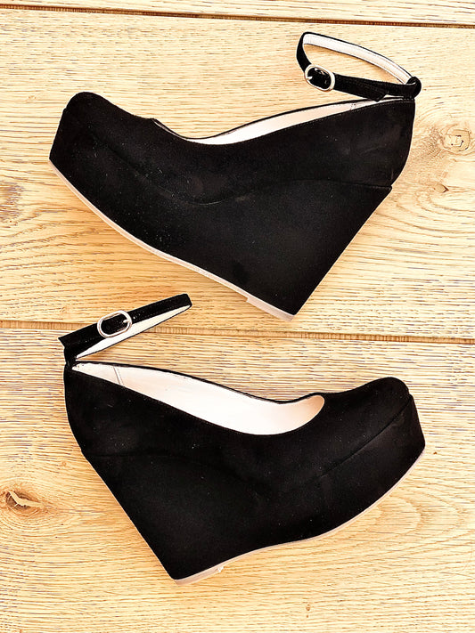 MONIQUE BLACK SUEDE