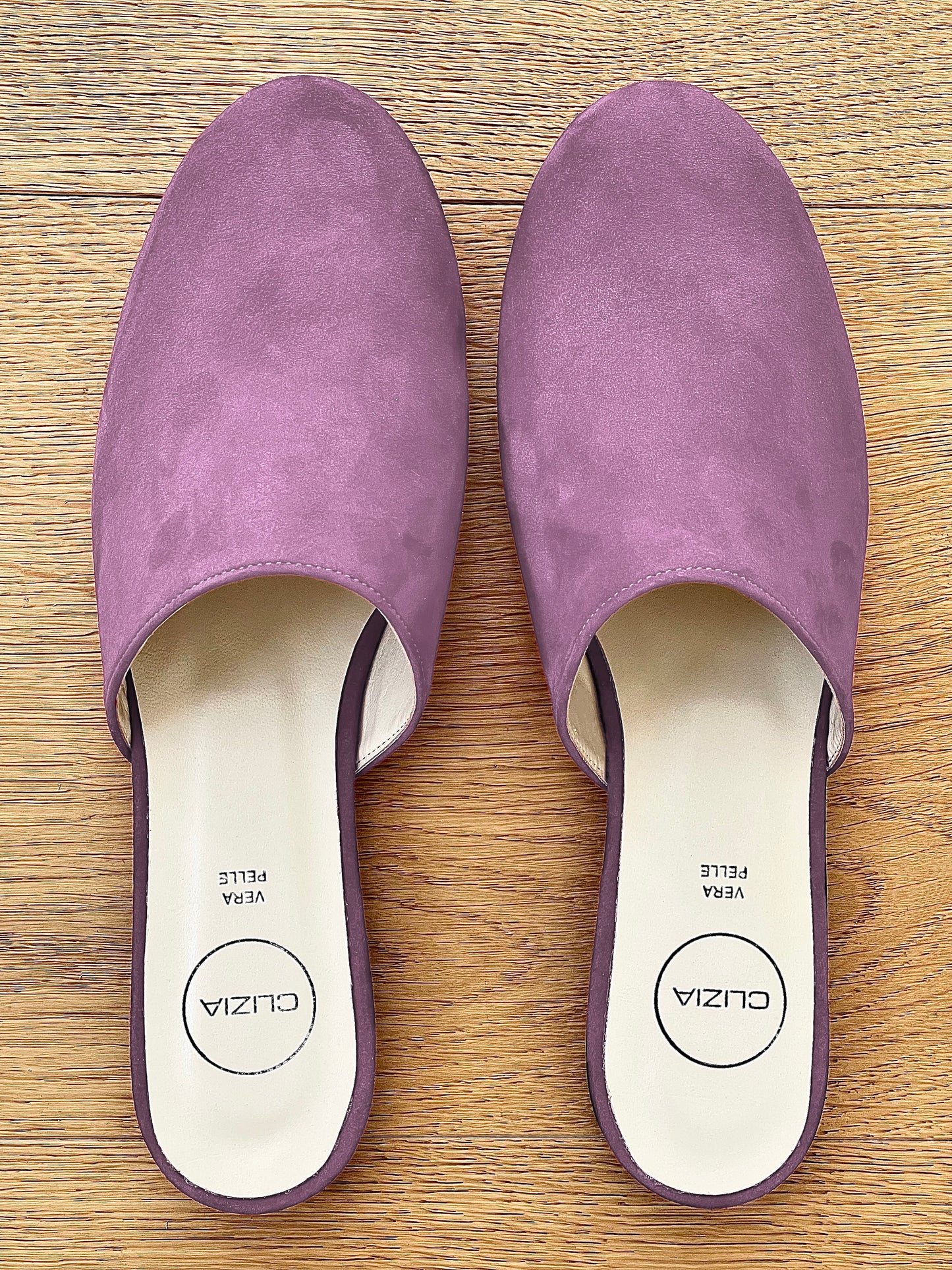 DARCY, VAALEANLILLA SUEDE