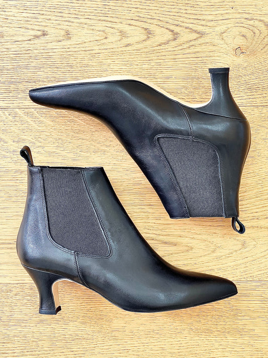 TABITA MUSTA NAHKA