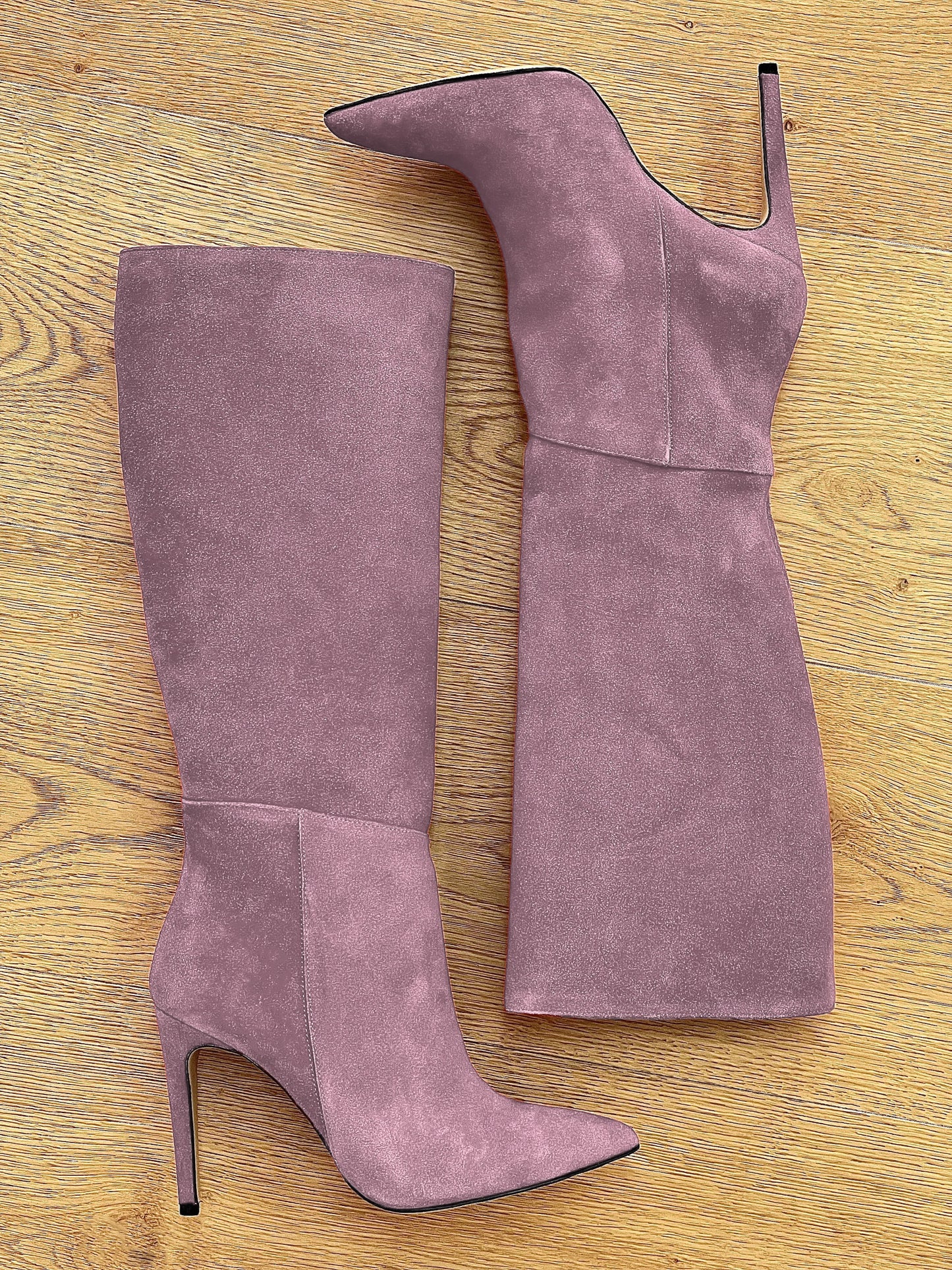 MAYA, VAALEANLILA SUEDE
