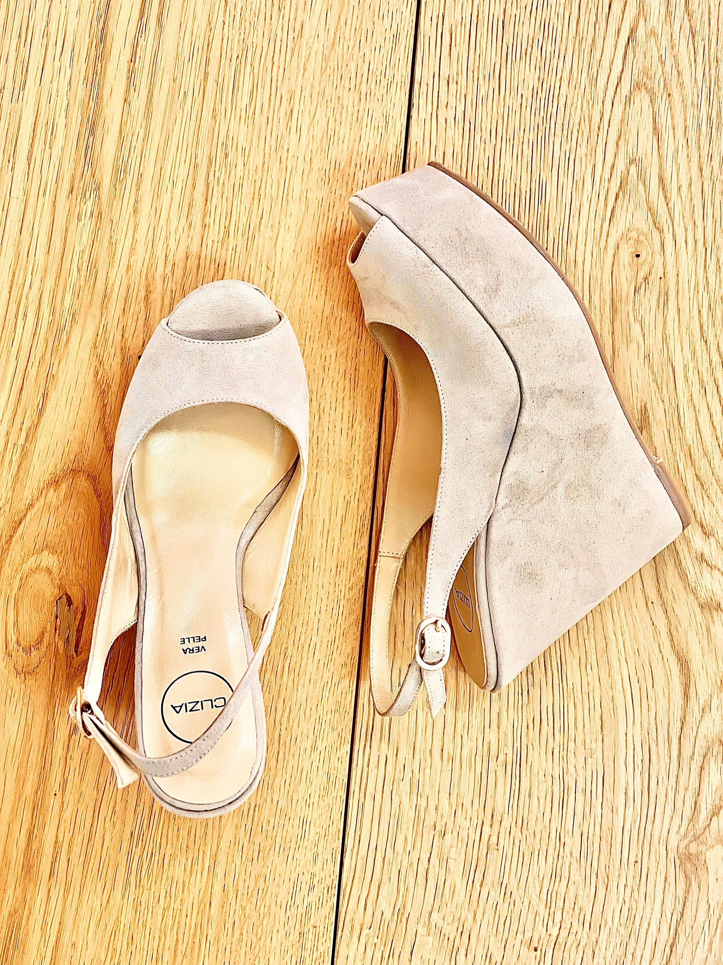 BEIGE VILTTI, CARACAS