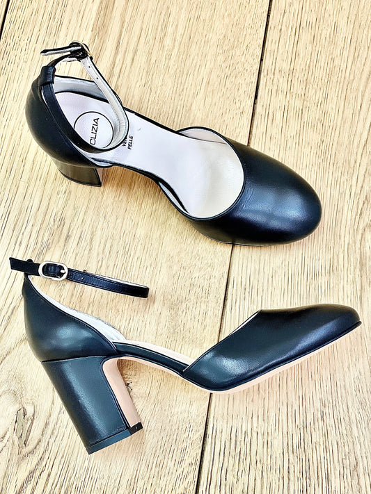 BLANCA BLACK