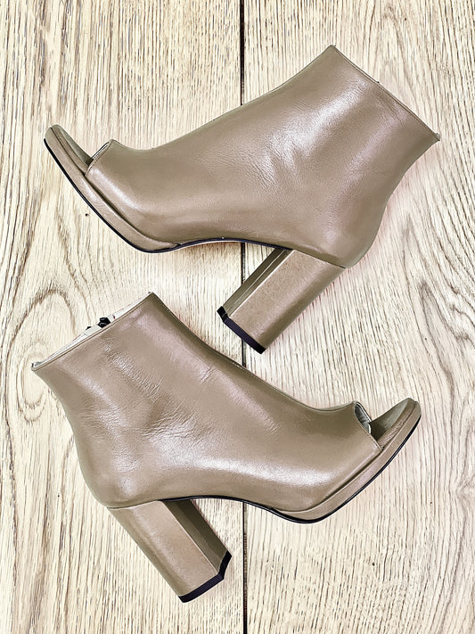 AMAZON TAUPE NAHKA