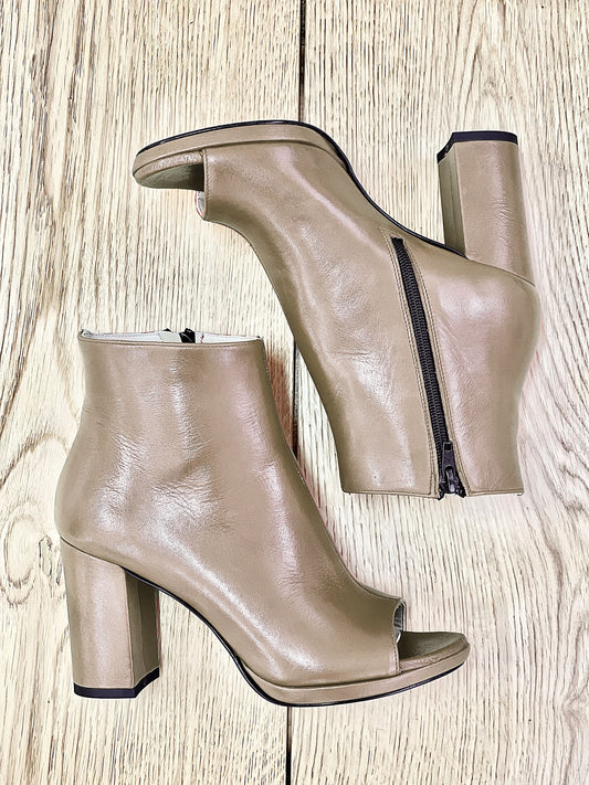 AMAZON TAUPE NAHKA