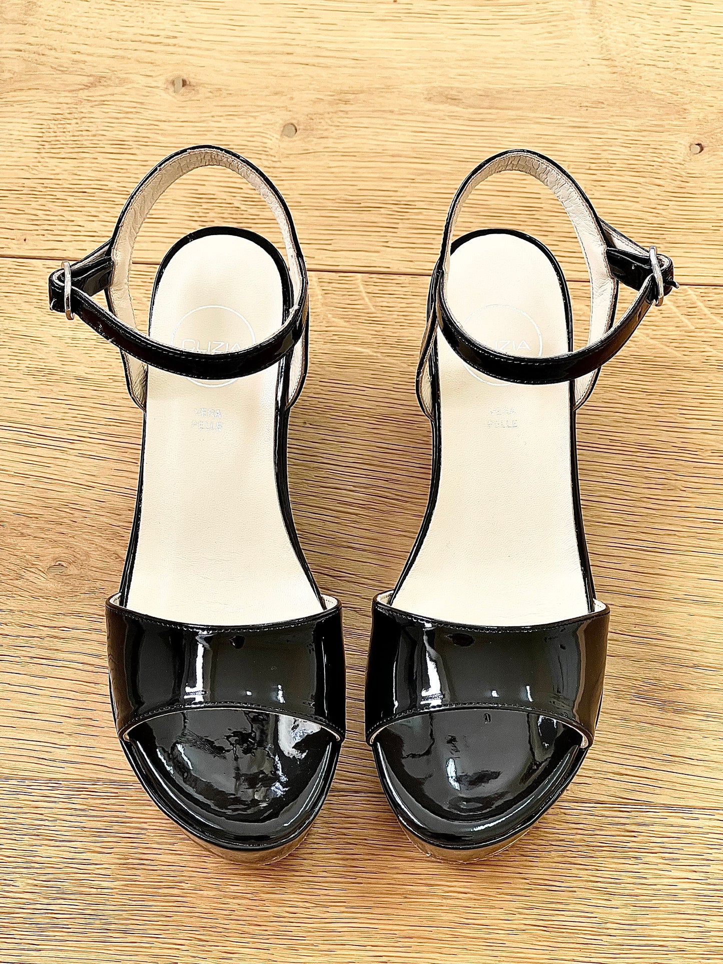 NIKITA CUIR VERNI NOIR