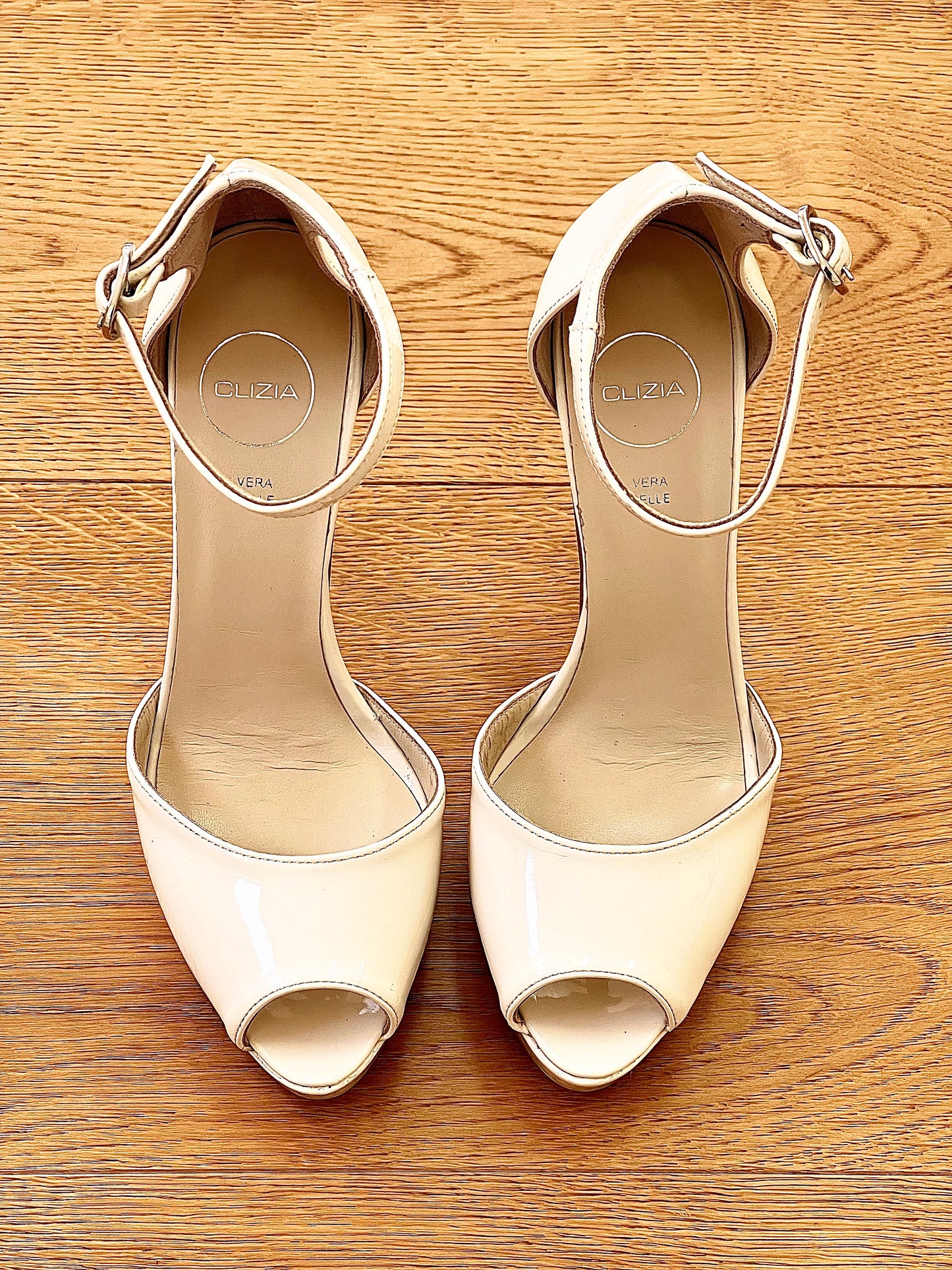 HALLE BEIGE EN CUIR VERNI