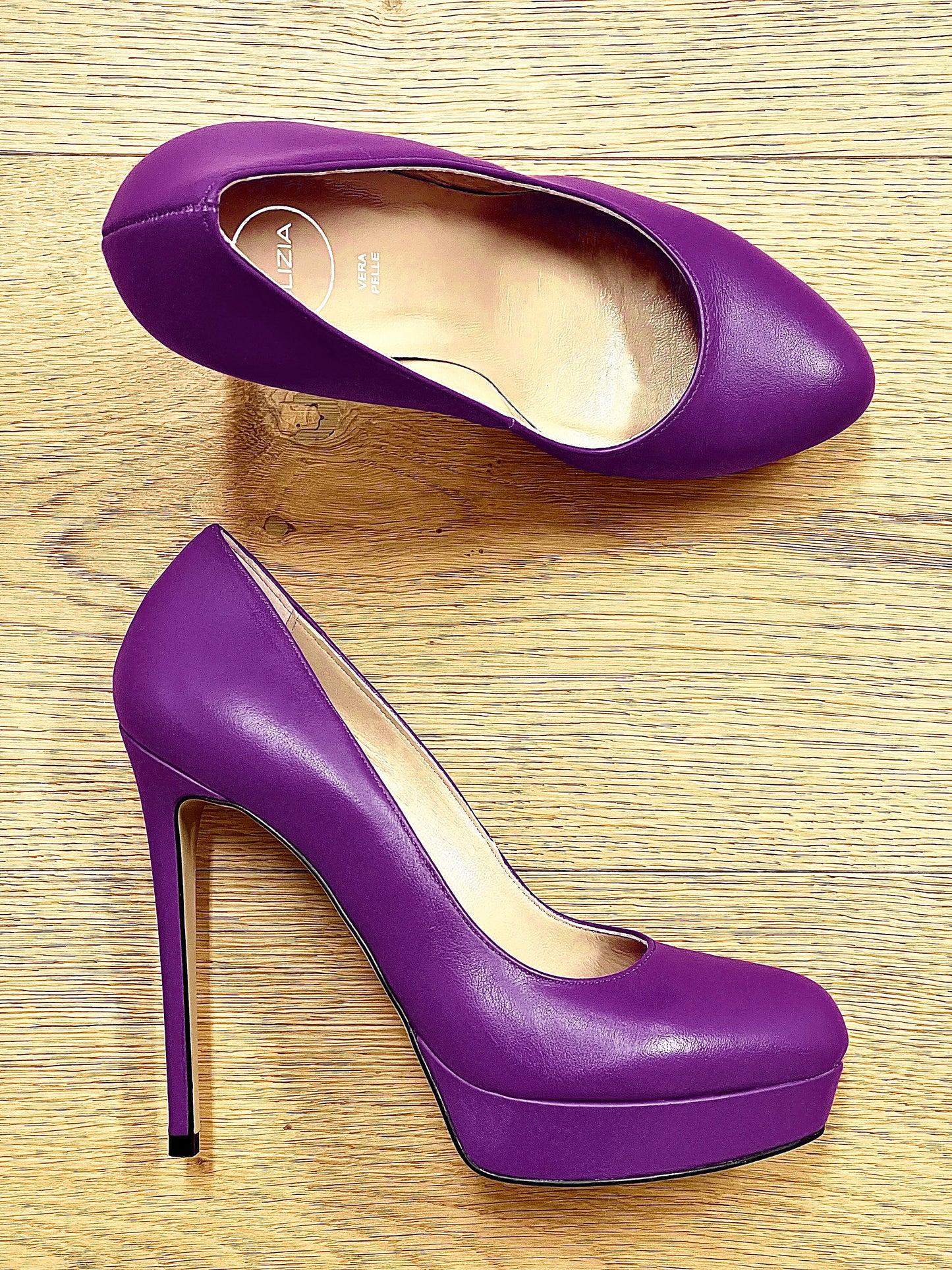 MÊME LE CUIR VIOLET