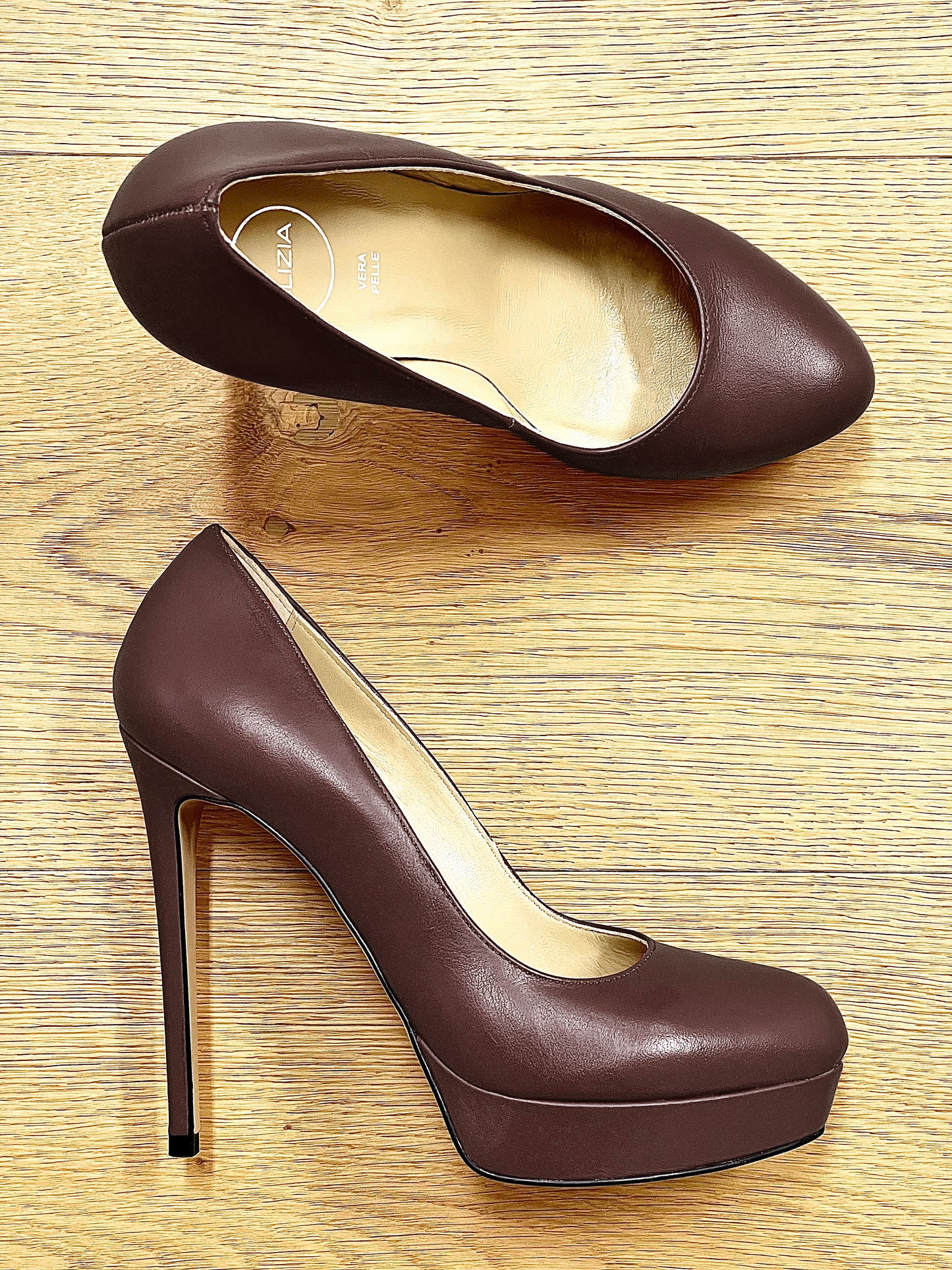 MÊME LE CUIR MARRON