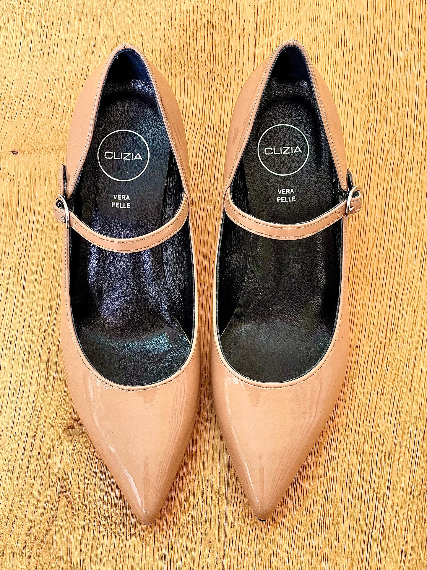 THELMA CUIR VERNI NUDE