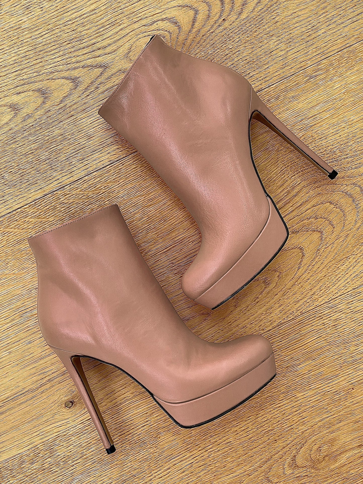 LOREN LEATHER NUDE