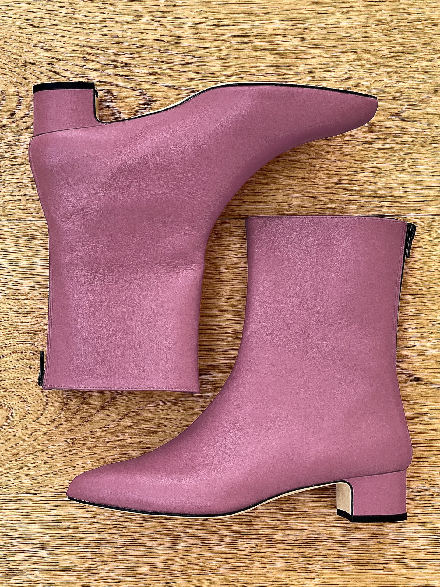 PLANET LILAC LEATHER