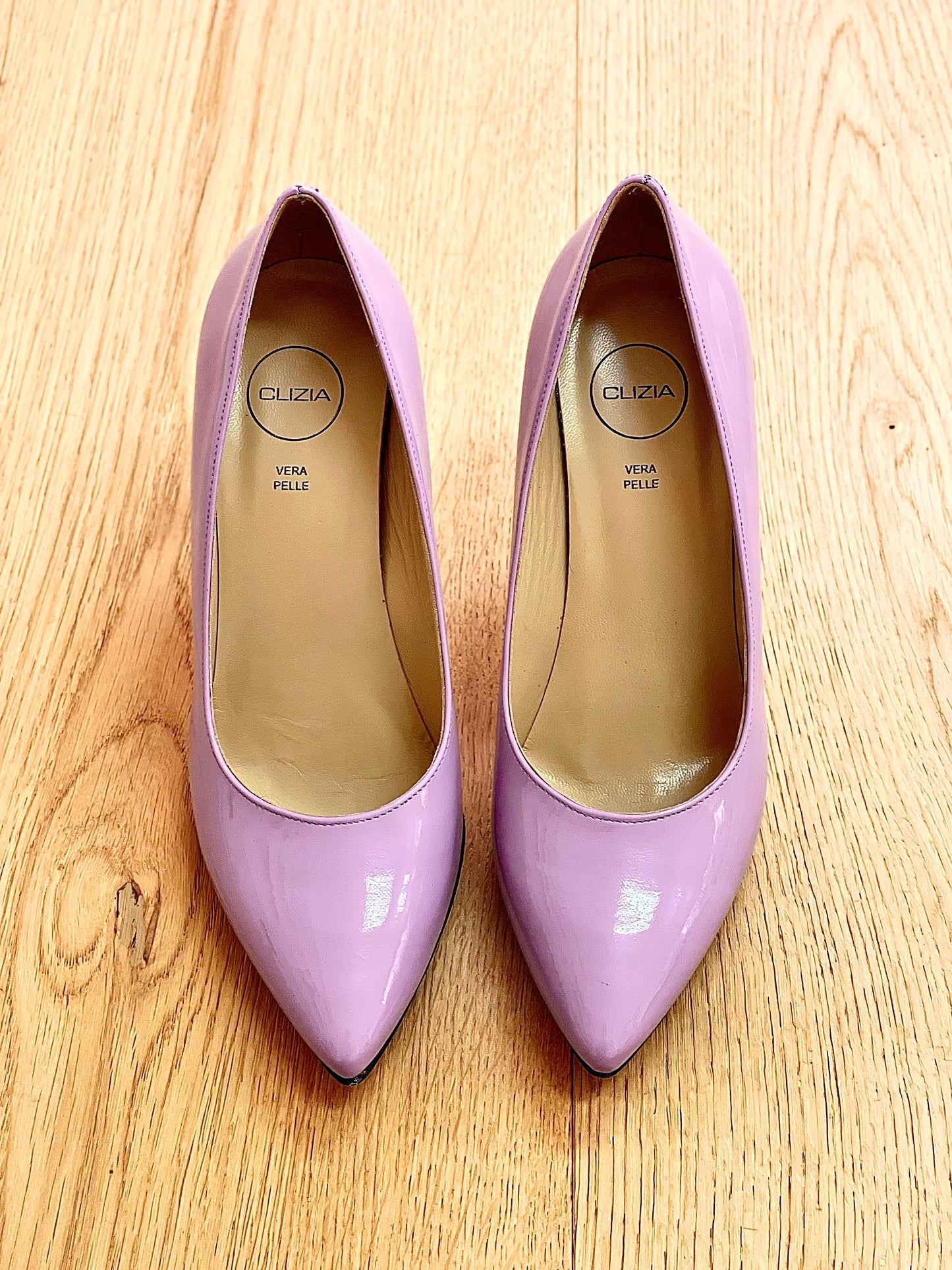 EMY LILAC CUIR VERNI