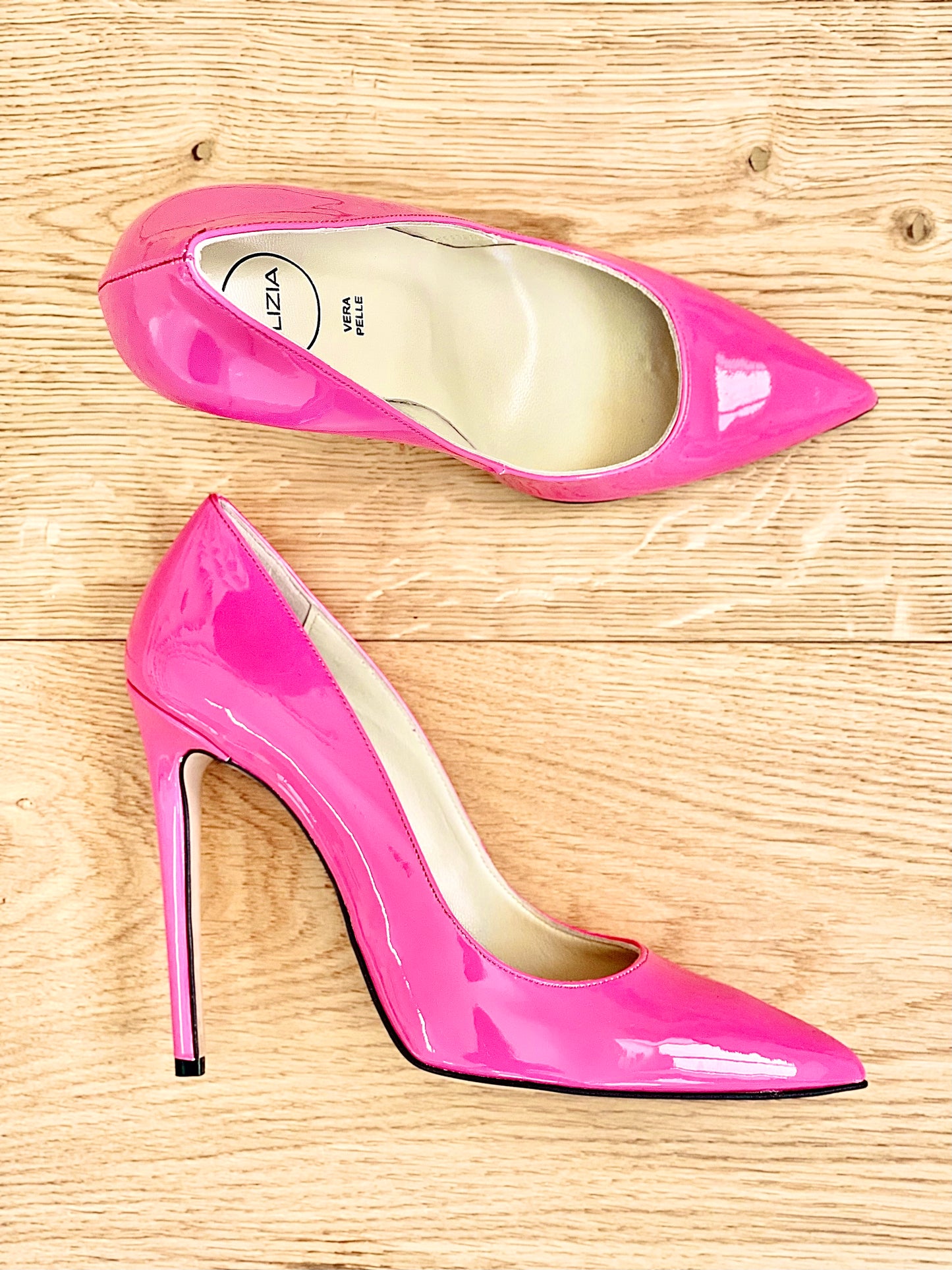 NOEUD EN CUIR VERNI FUCHSIA