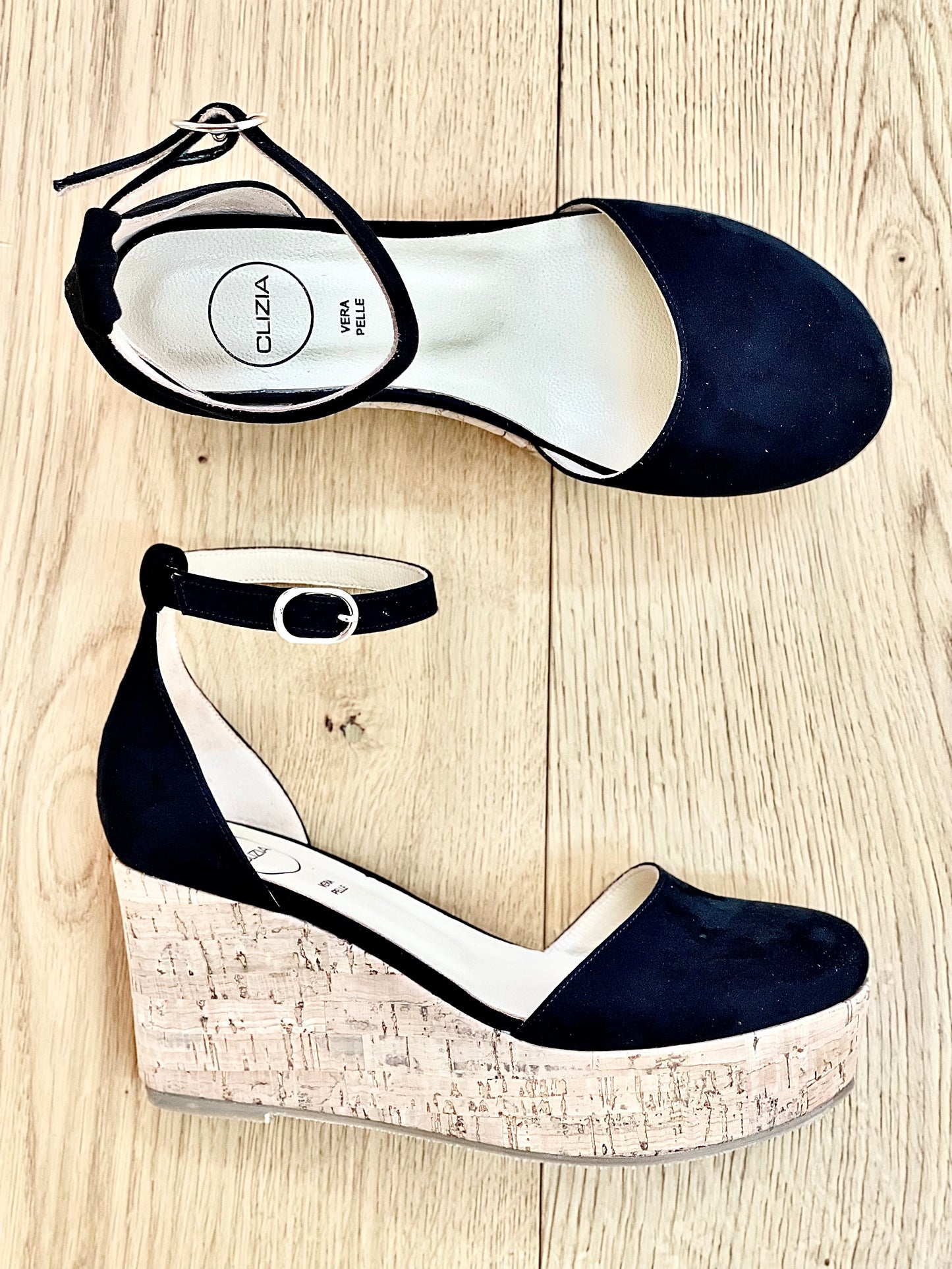 MANILLE EN DAIM NOIR