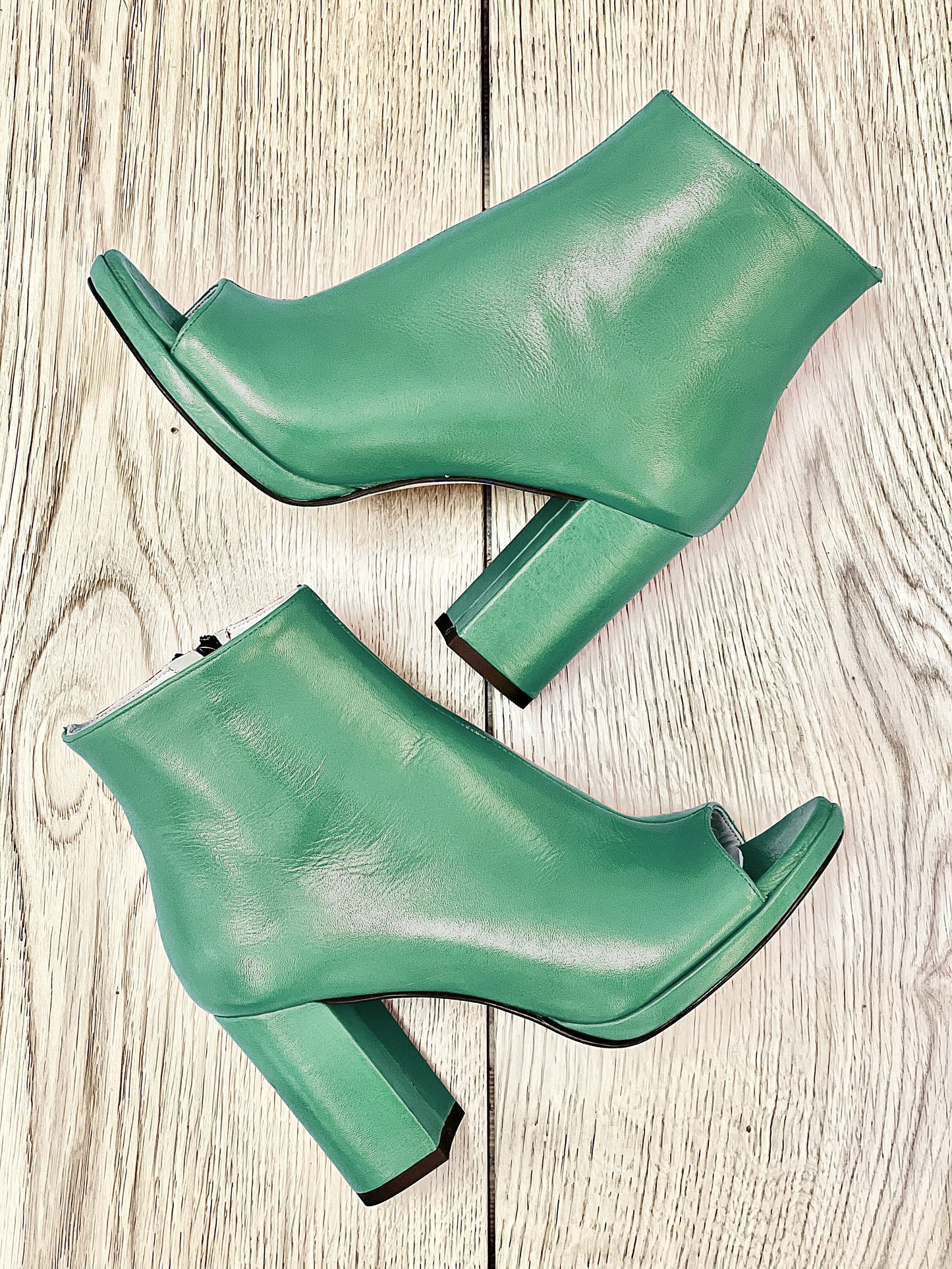 AMAZON GREEN LEATHER