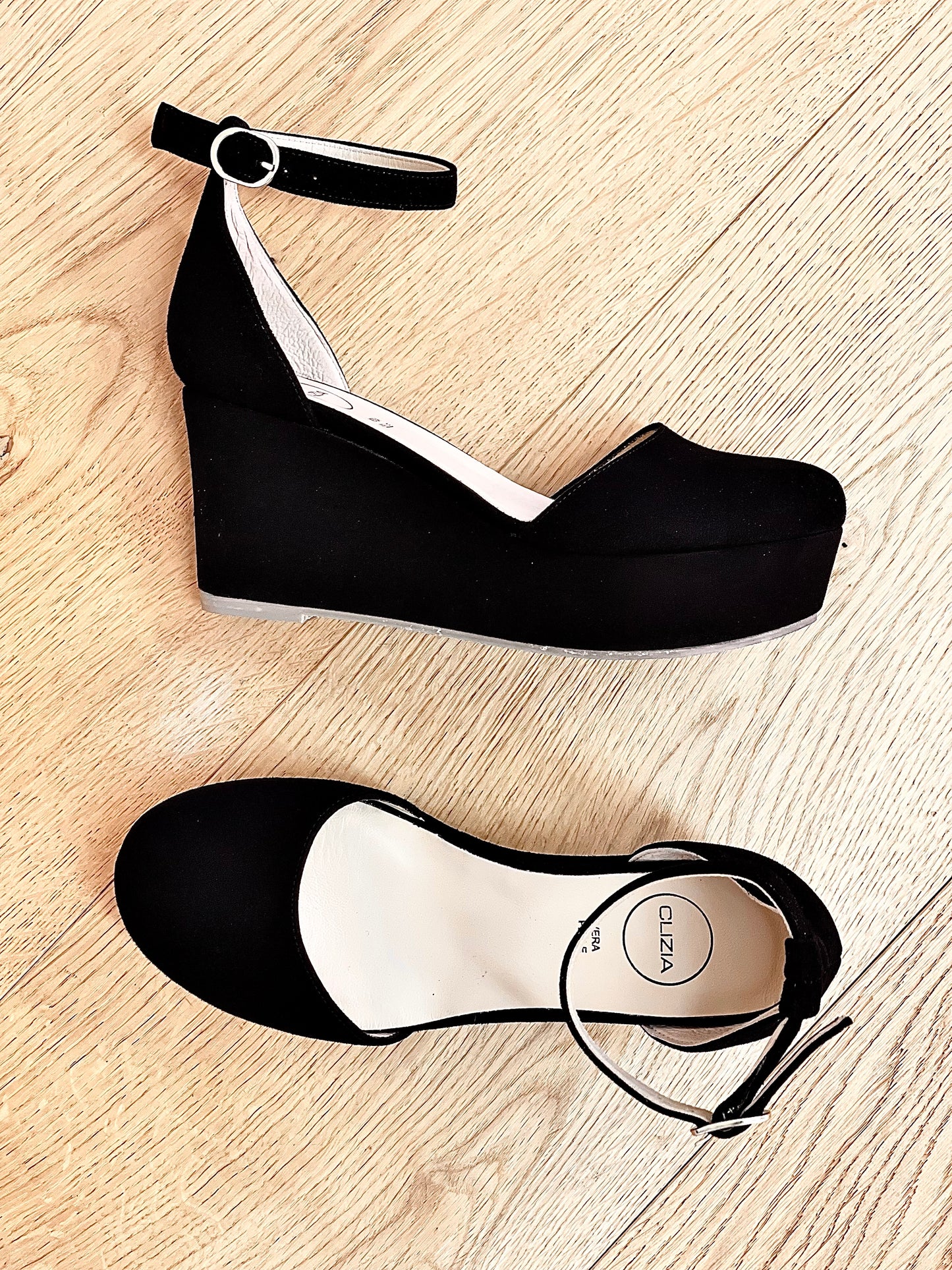 MANILLE EN DAIM NOIR