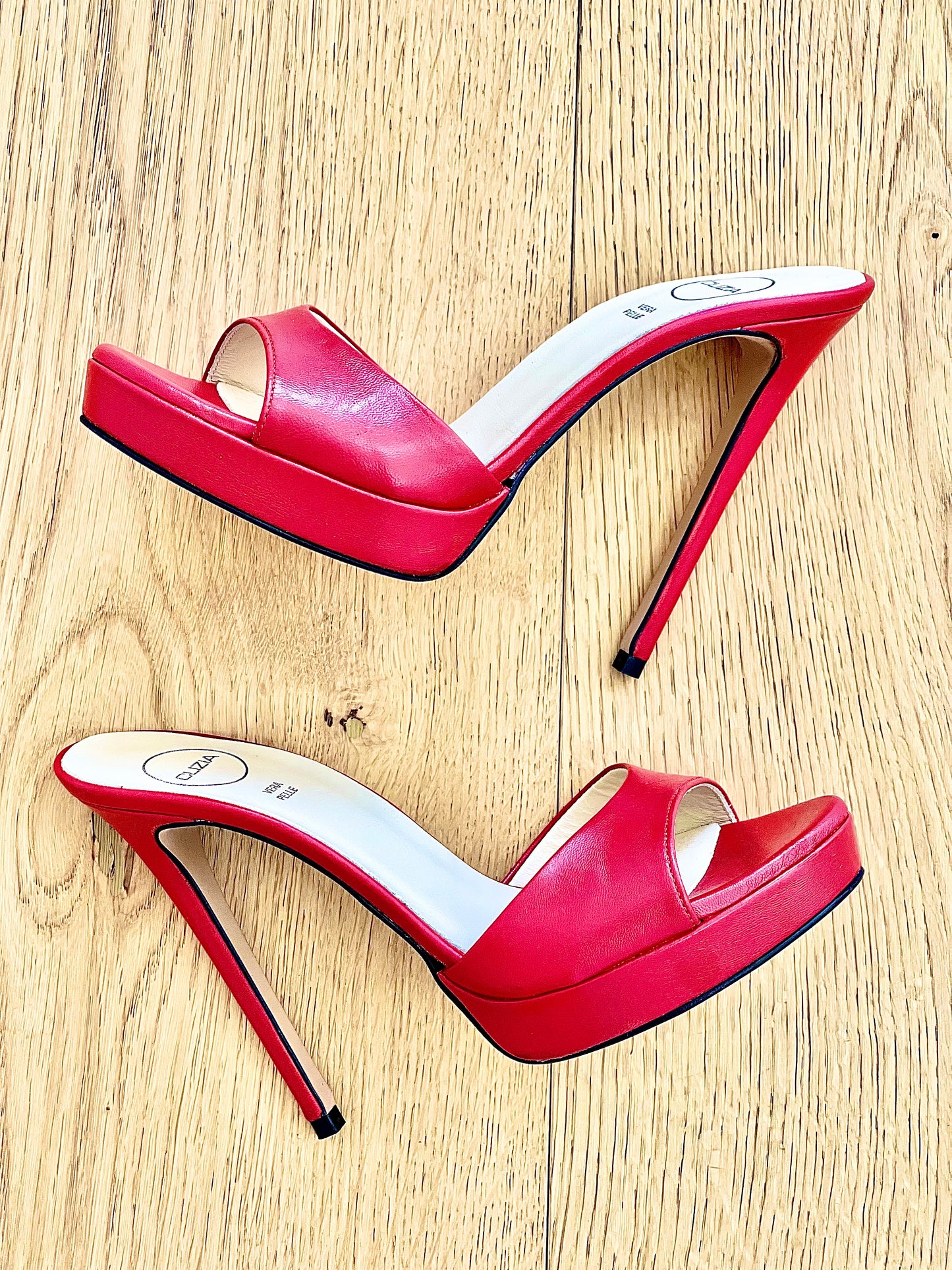 PRISCILLA CUIR ROUGE