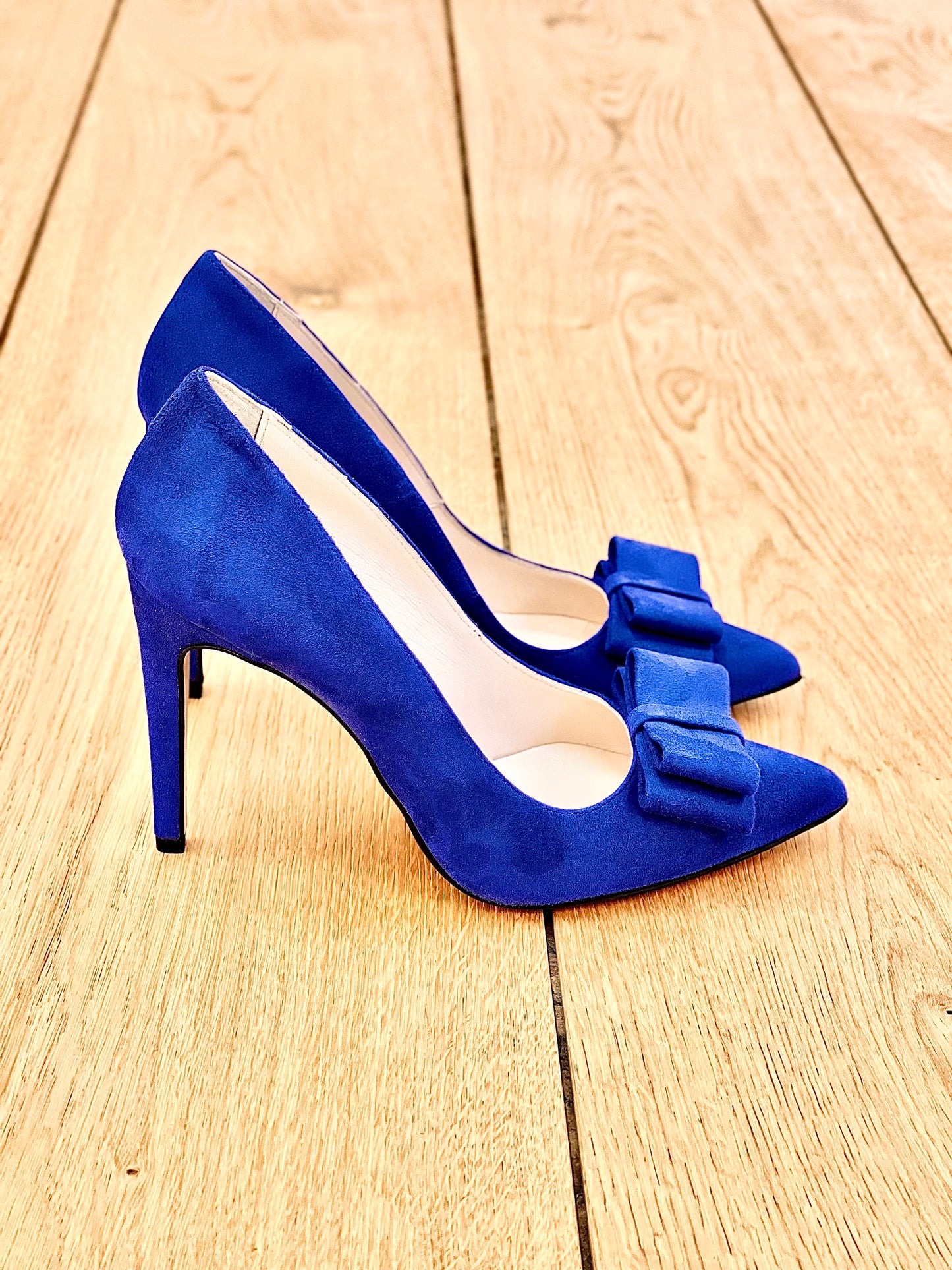 BLUEETTE SUEDE NOCK