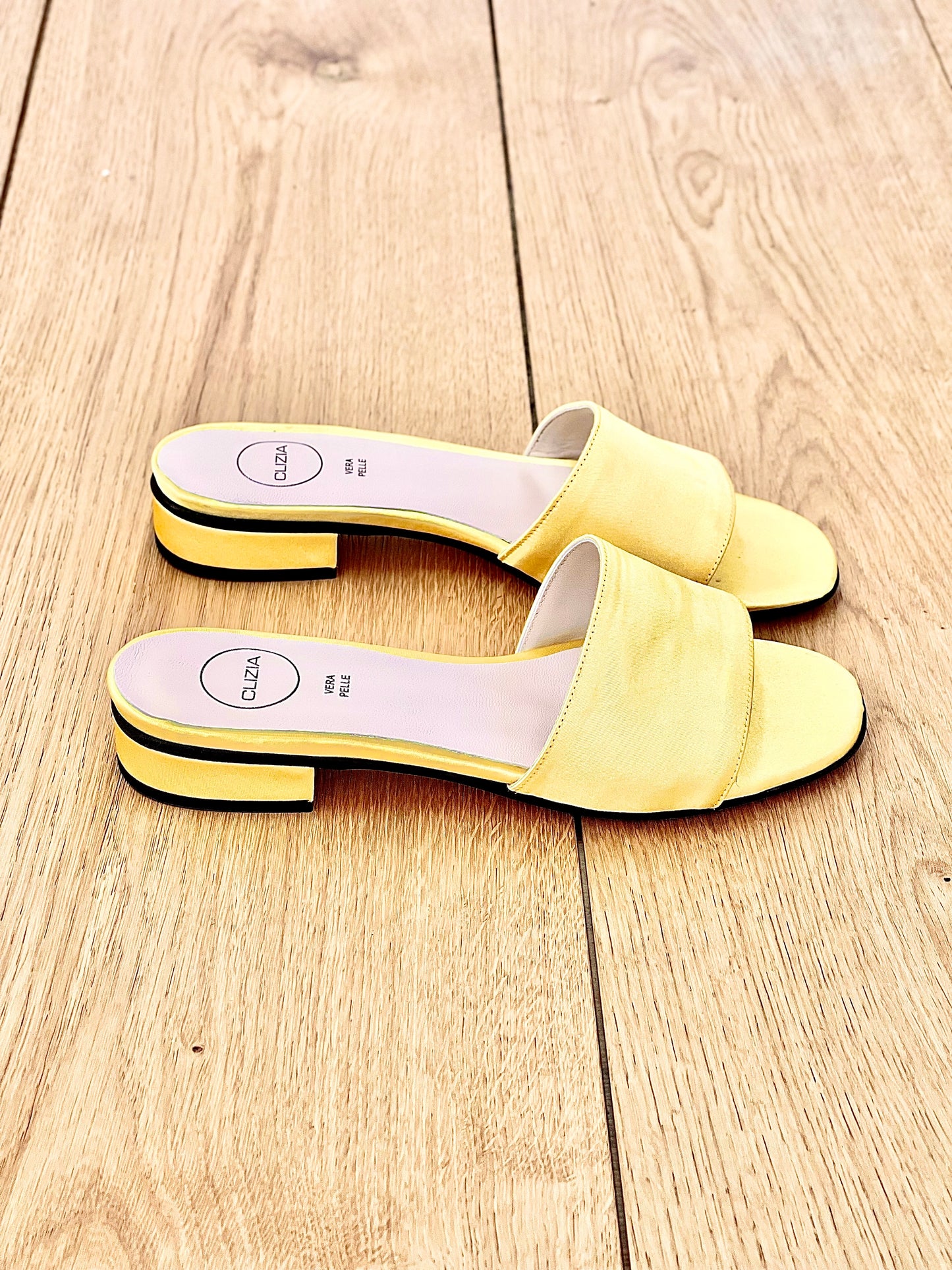 MANHATTAN SATIN JAUNE