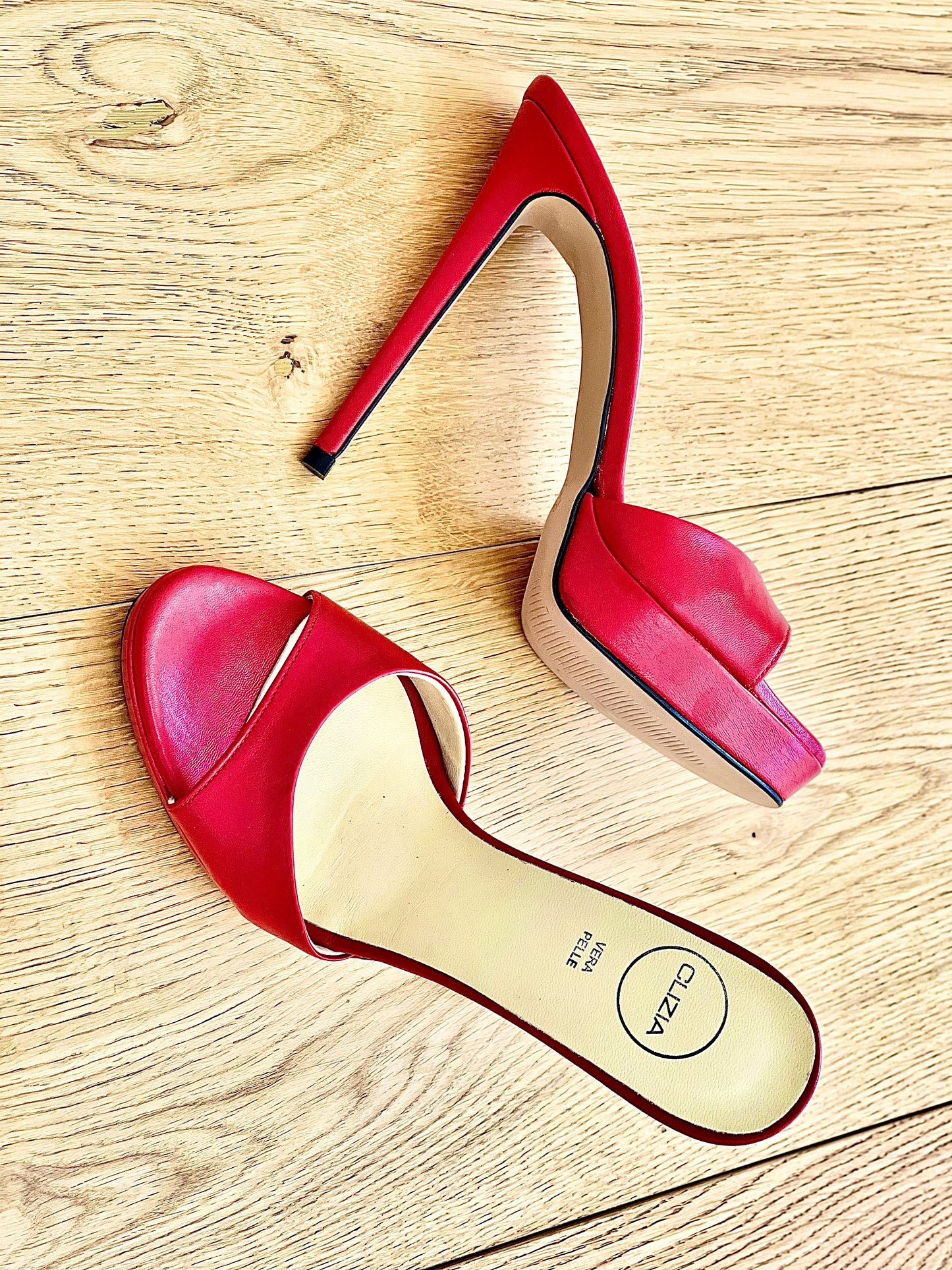 PRISCILLA CUIR ROUGE