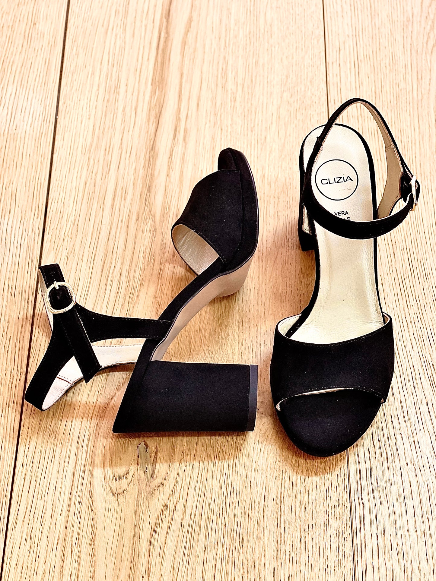 ÉPONGE EN DAIM NOIR