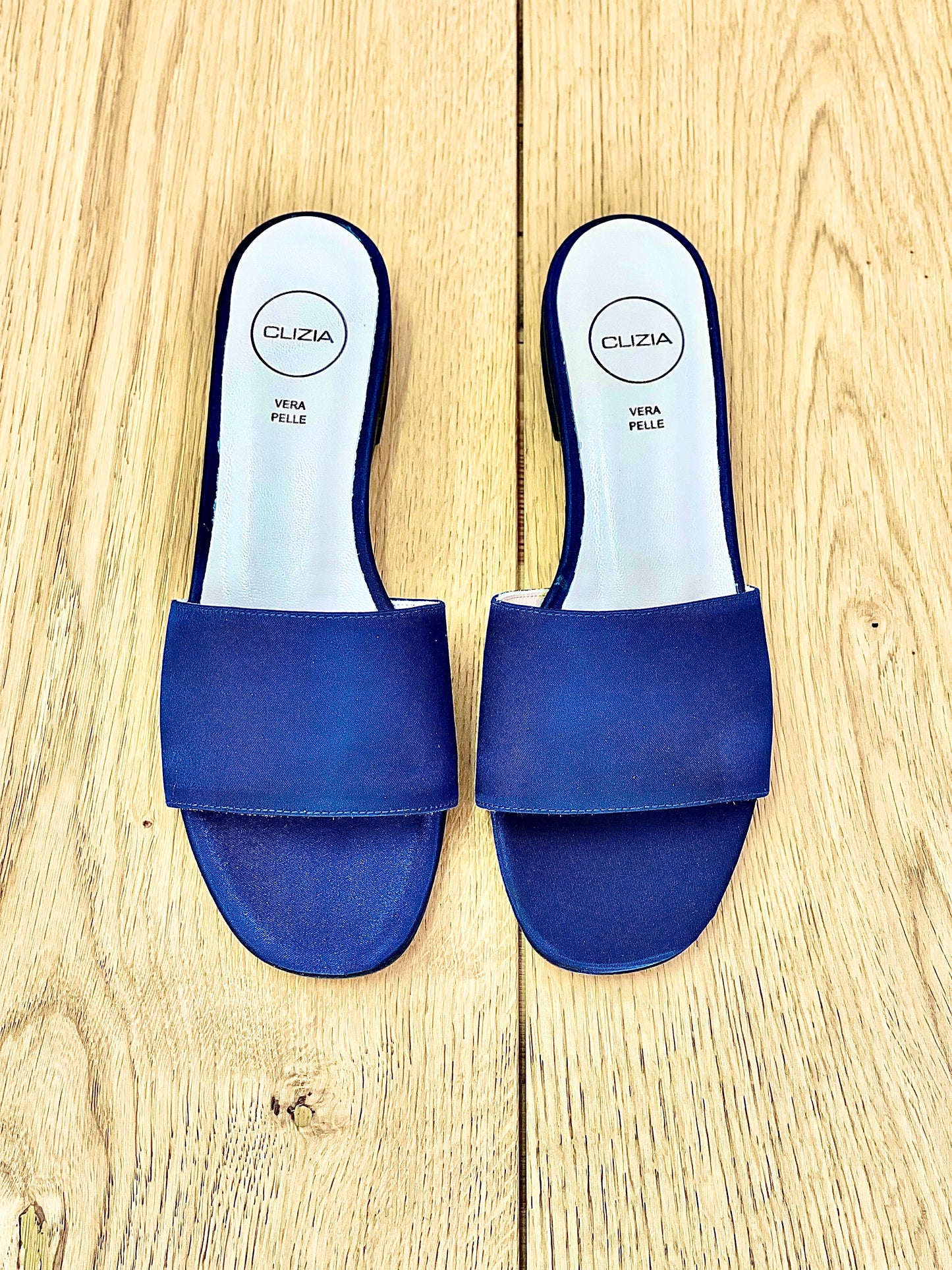 MANHATTAN BLEU SATIN