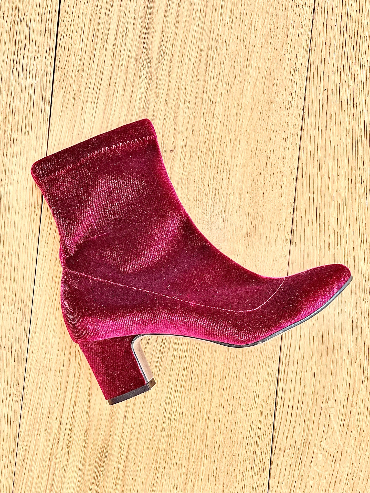 GÉNÉRATION VELOURS BORDEAUX