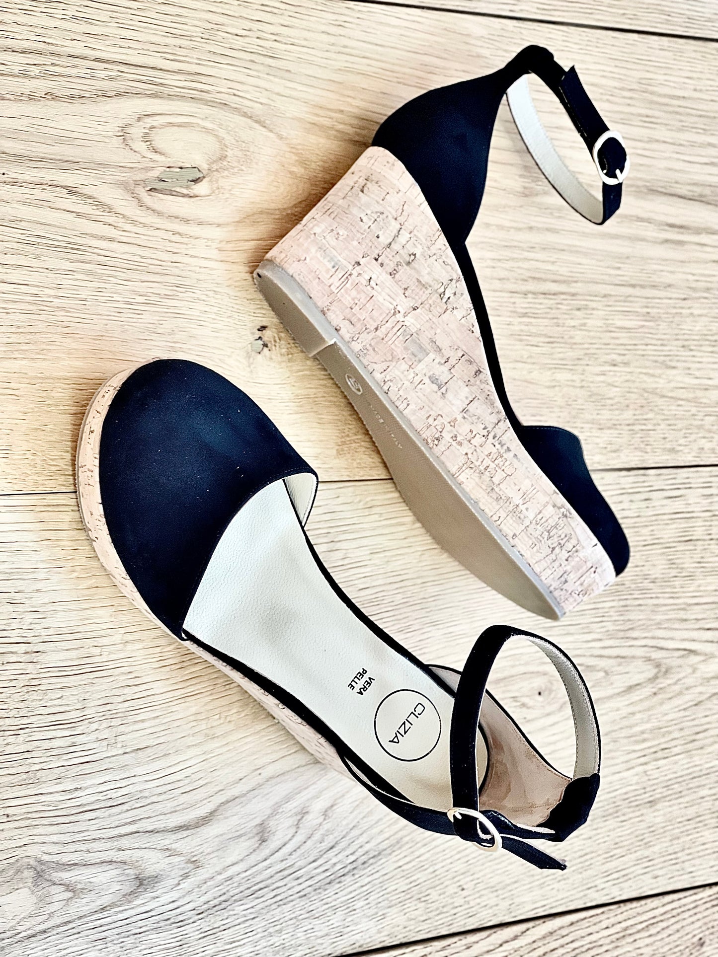 MANILLE EN DAIM NOIR