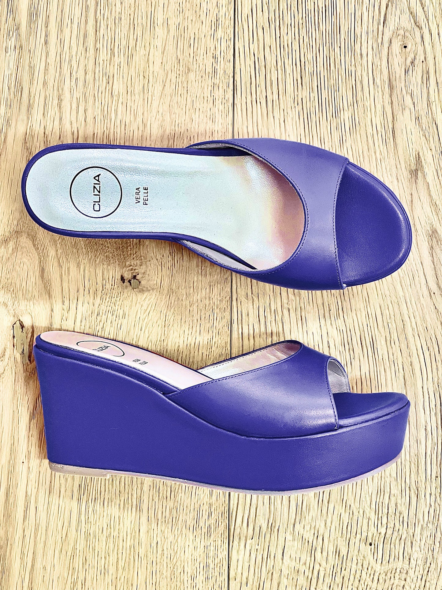 CUIR BLEU DE VÉNUSTÉ