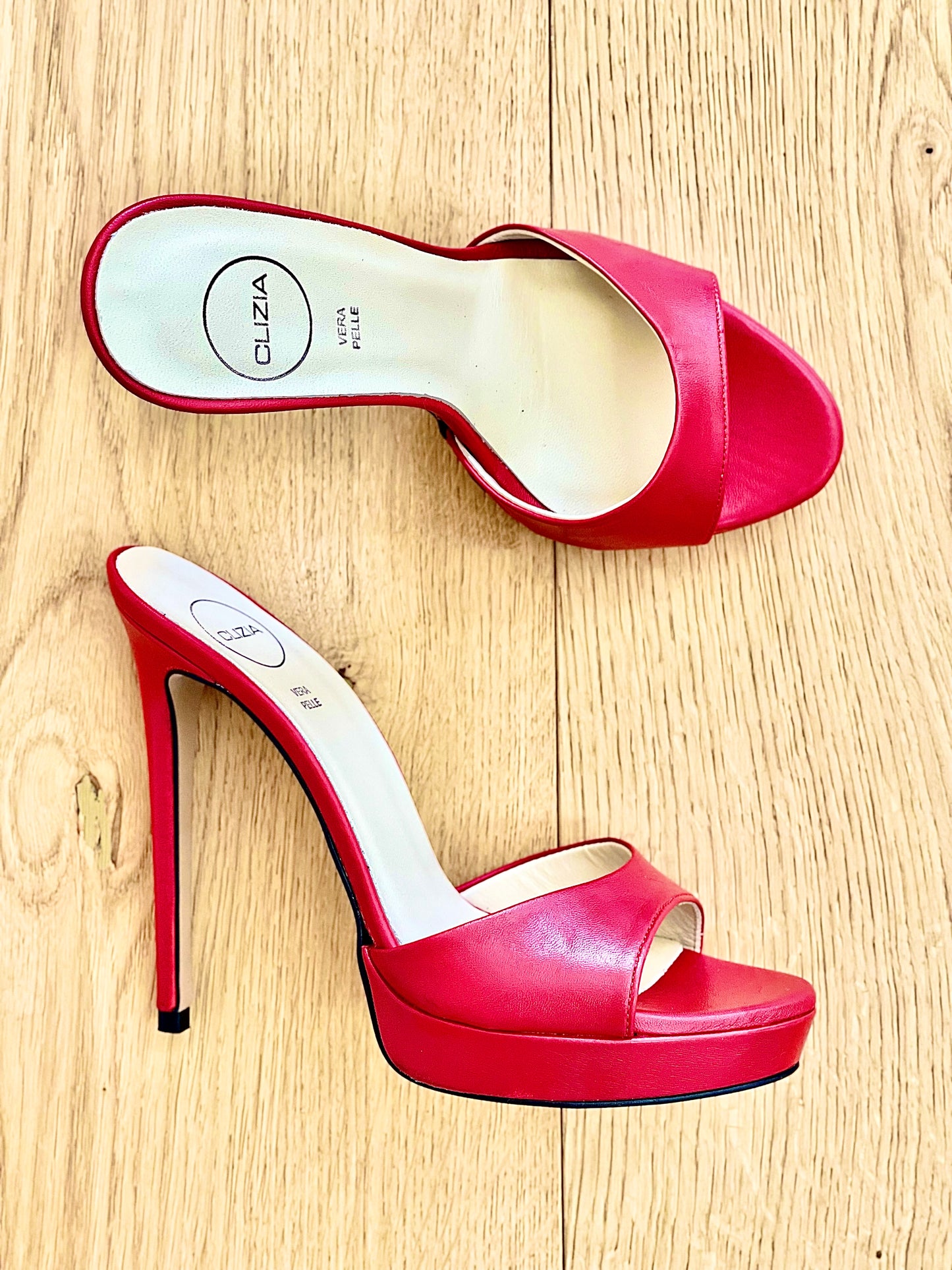 PRISCILLA CUIR ROUGE