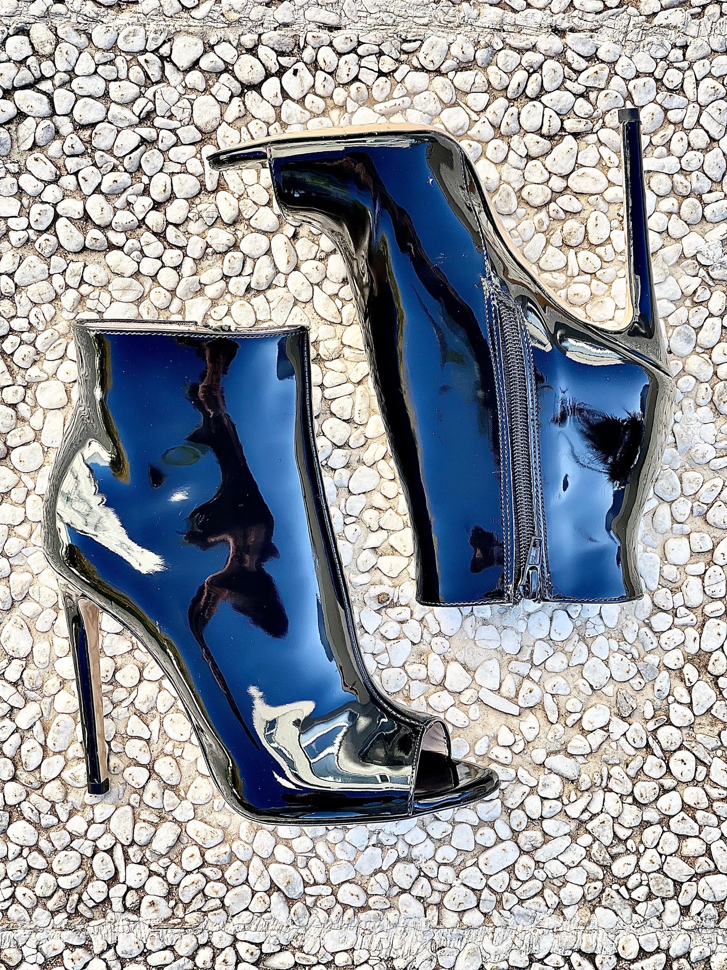 CUIR VERNI NOIR PARIS