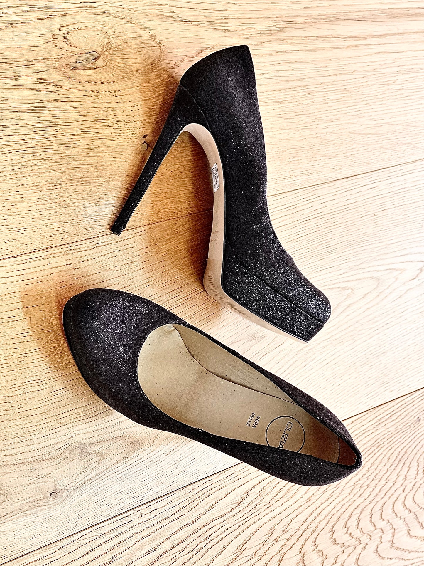 MÊME LA POUDRE NOIRE