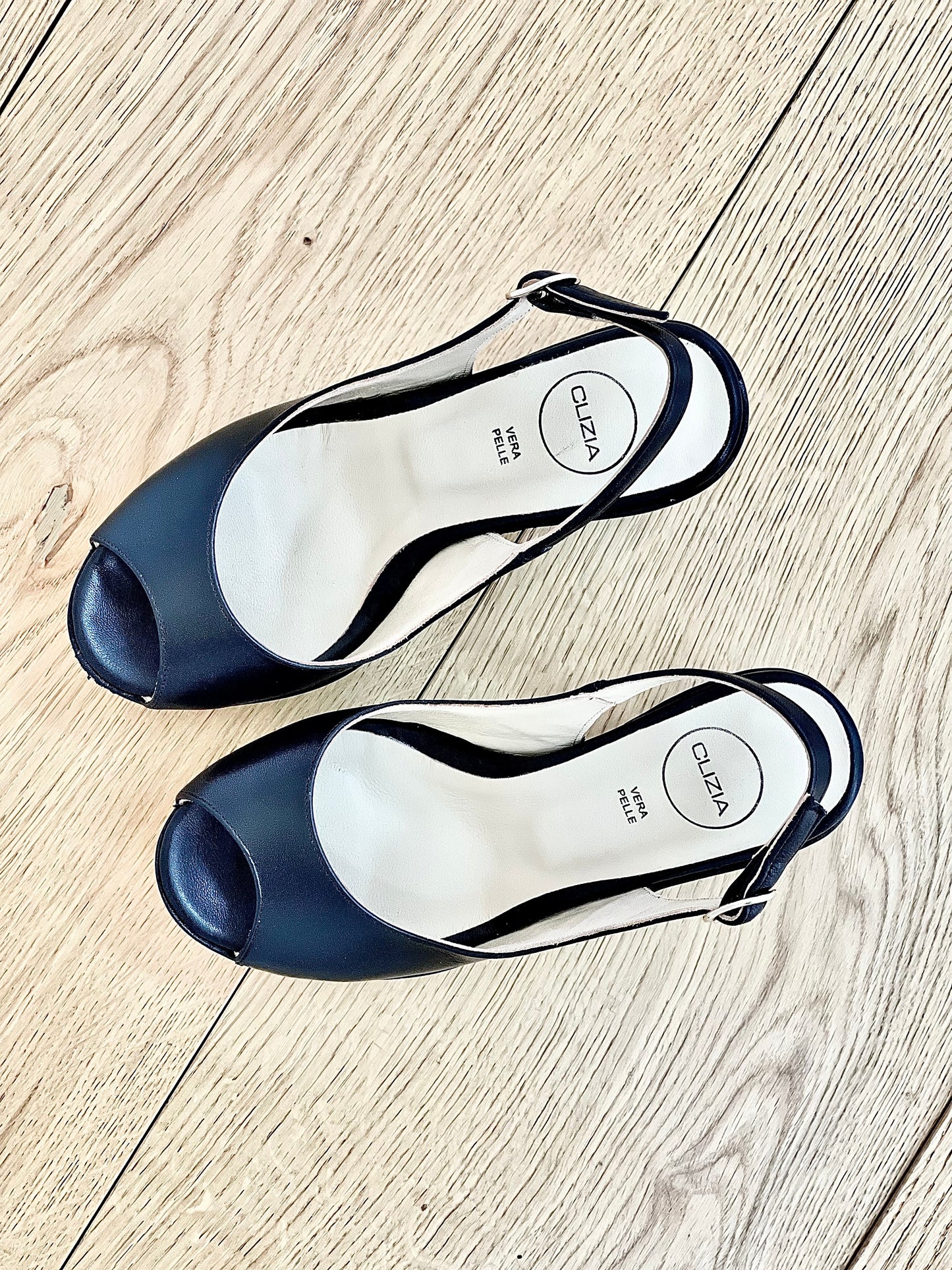 HELLEN LEATHER BLACK