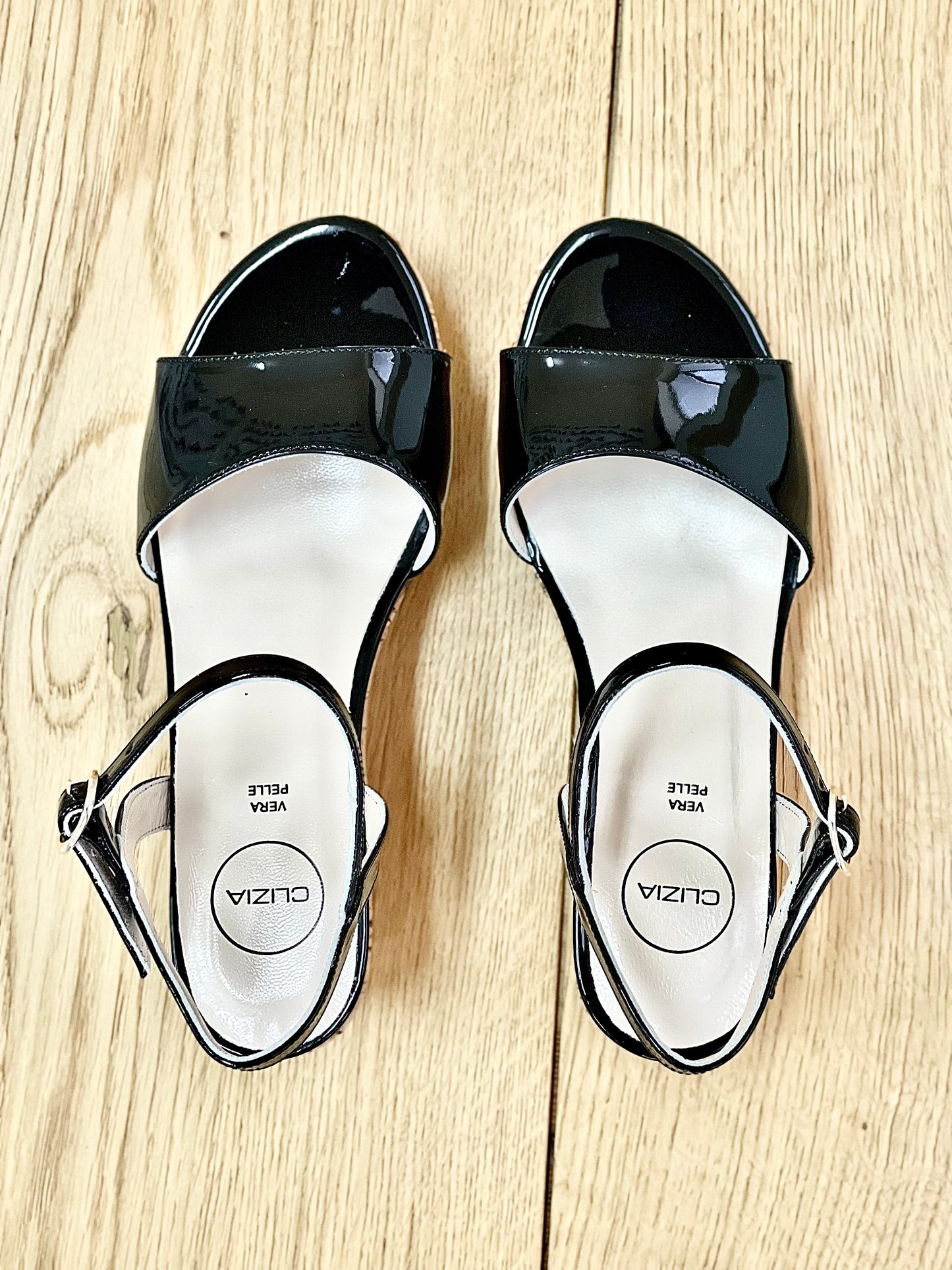 NIKITA CUIR VERNI NOIR