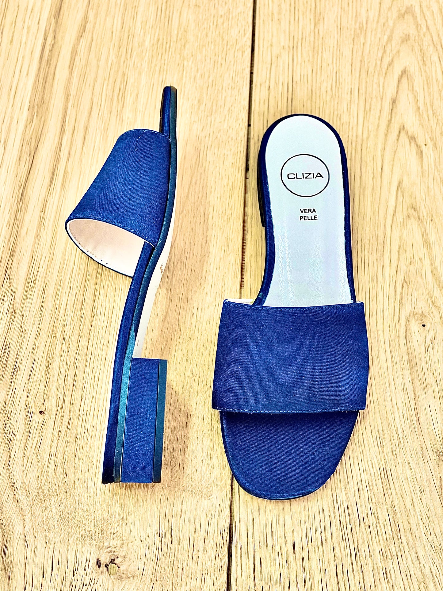 MANHATTAN BLEU SATIN