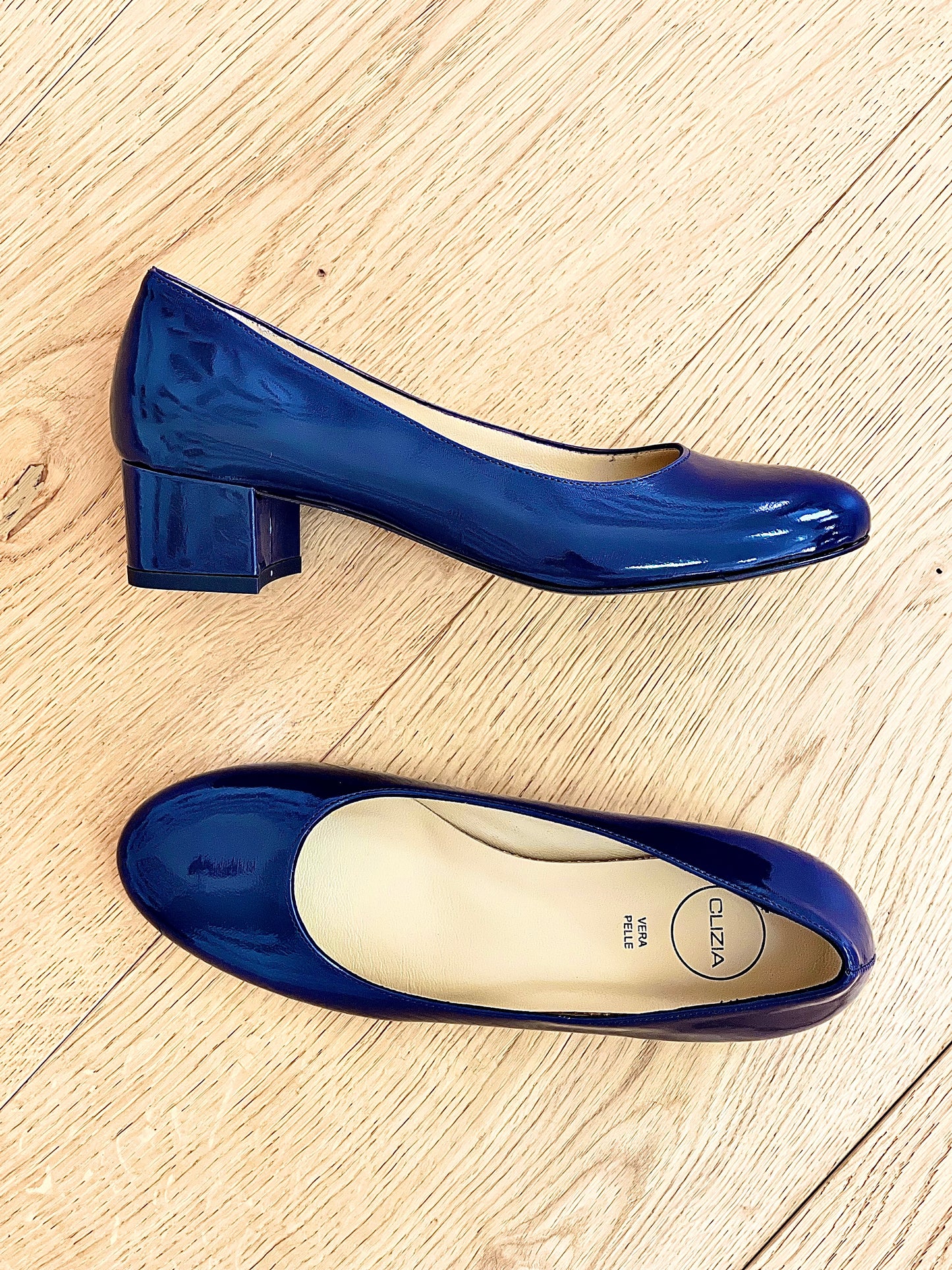 TAYLOR BLEU CUIR VERNI