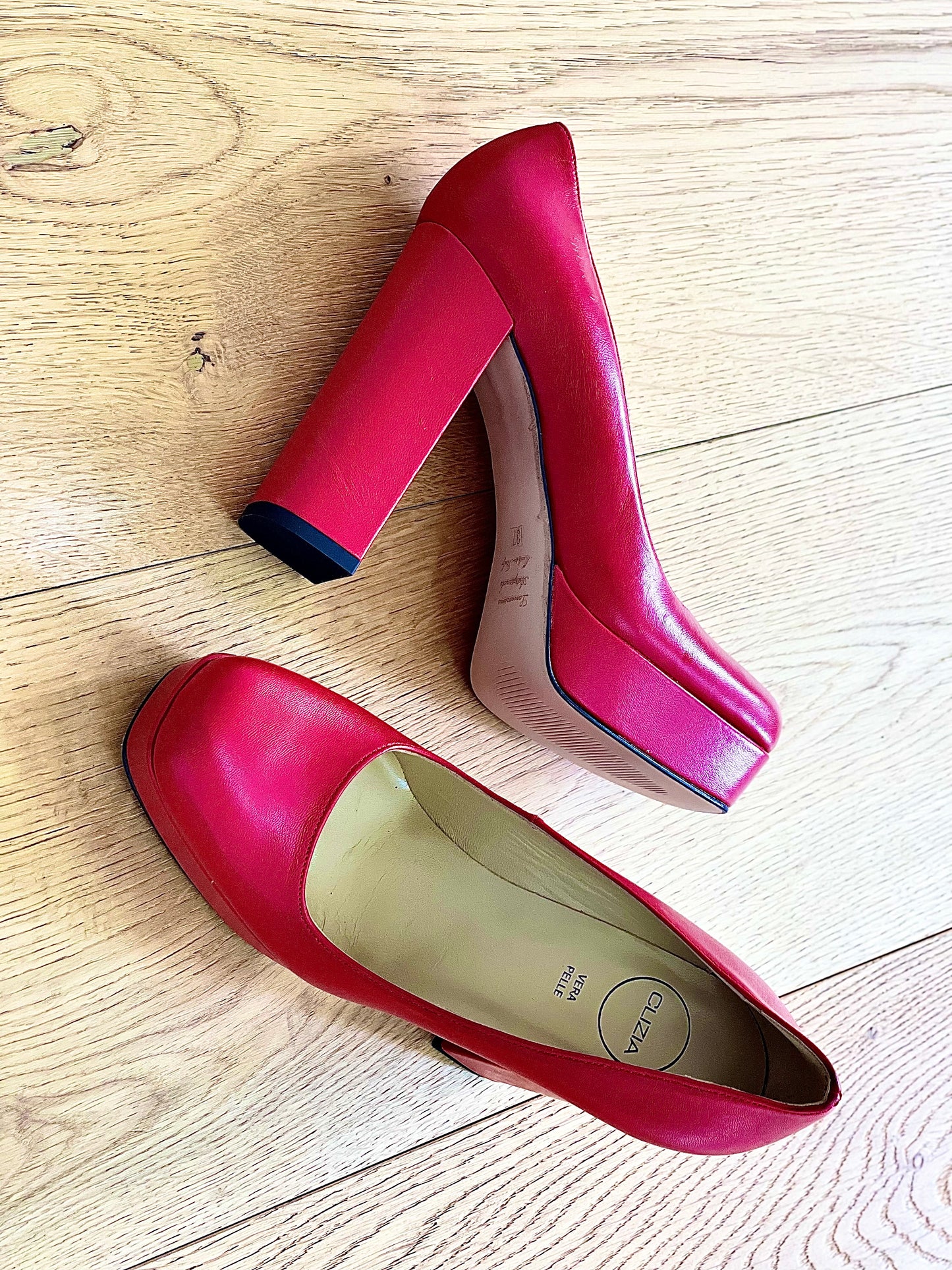 KATA CUIR ROUGE