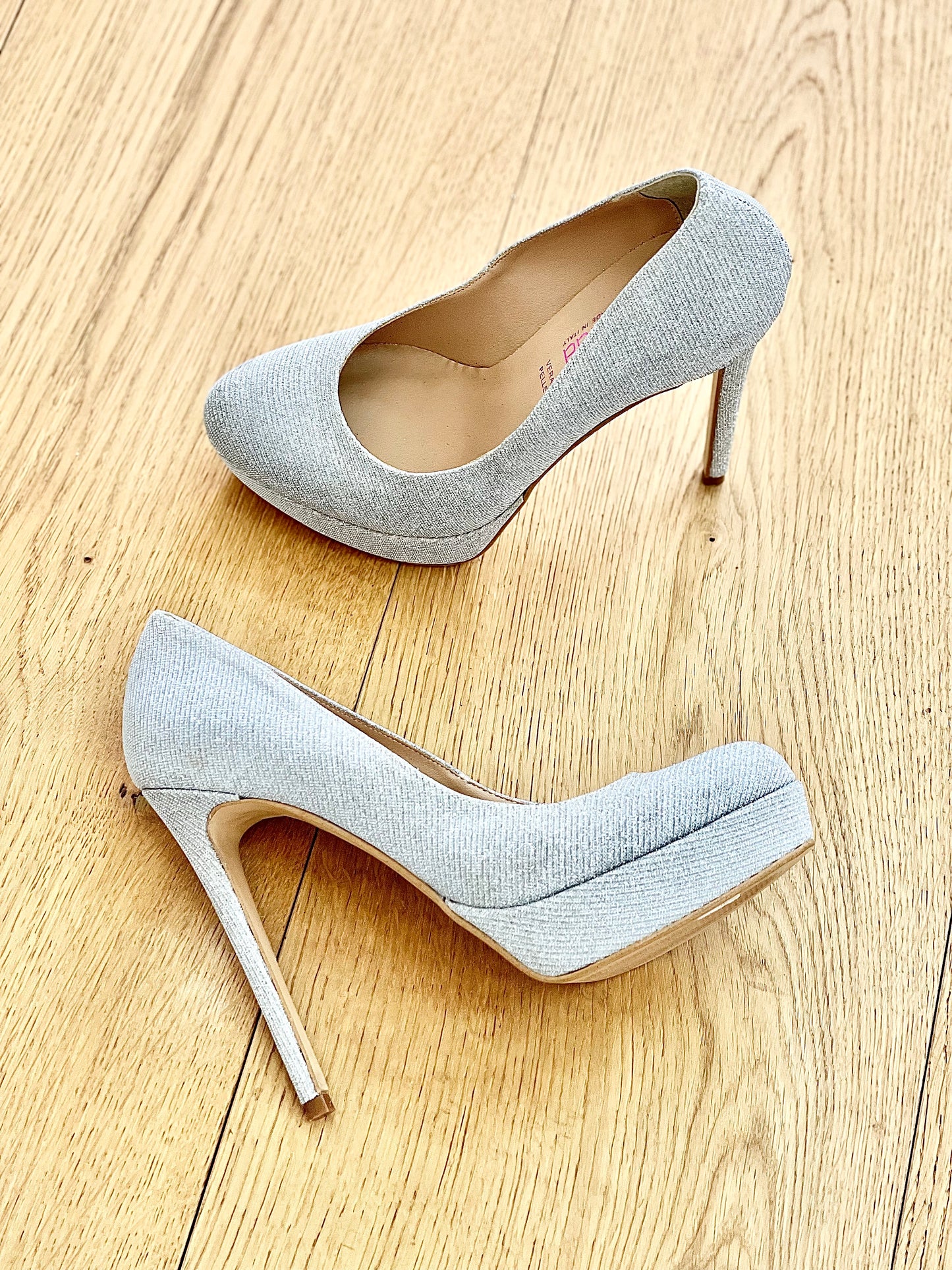 MÊME LES PAILLETTES D'ARGENT