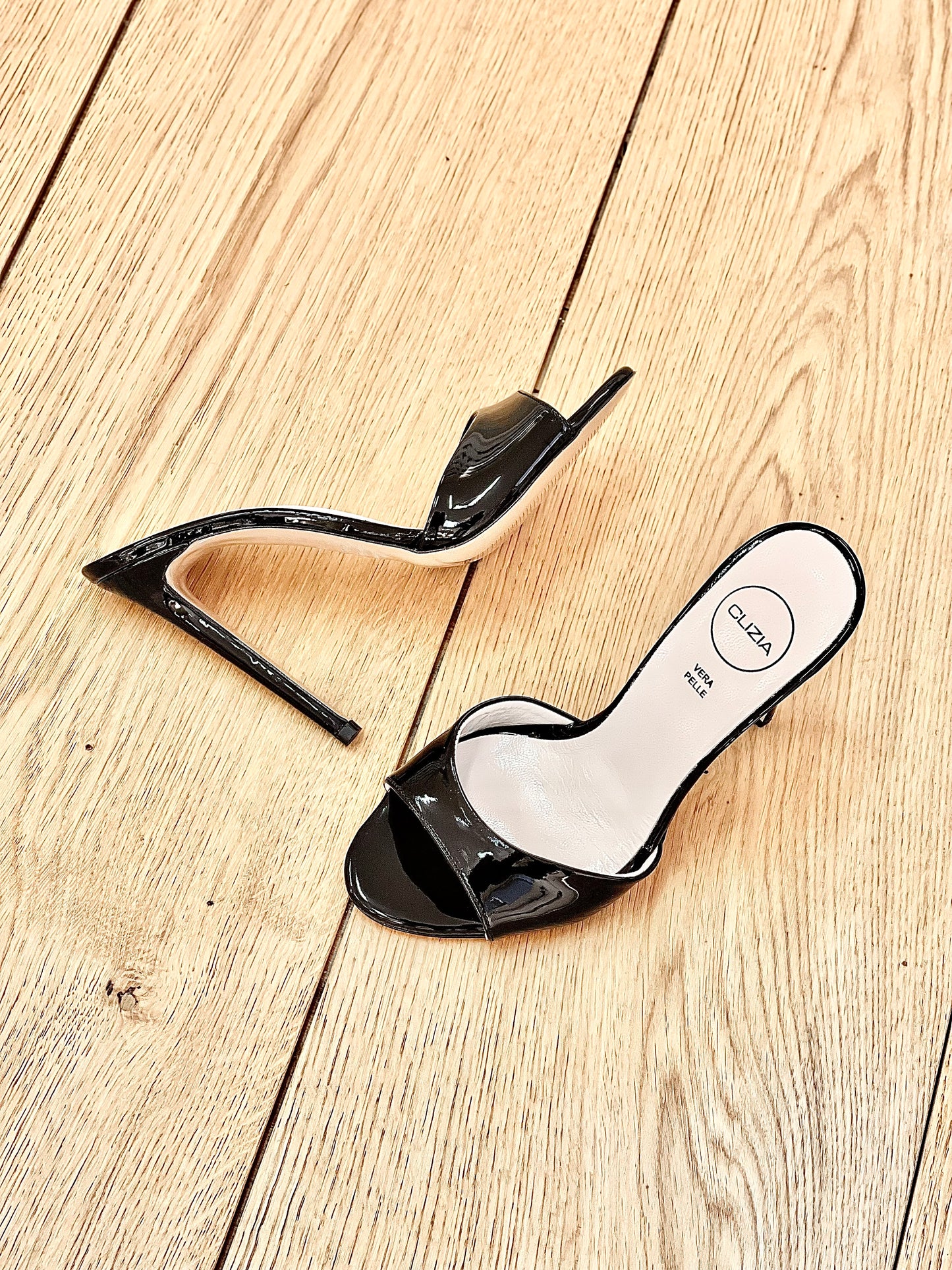 INES EN CUIR VERNI NOIR