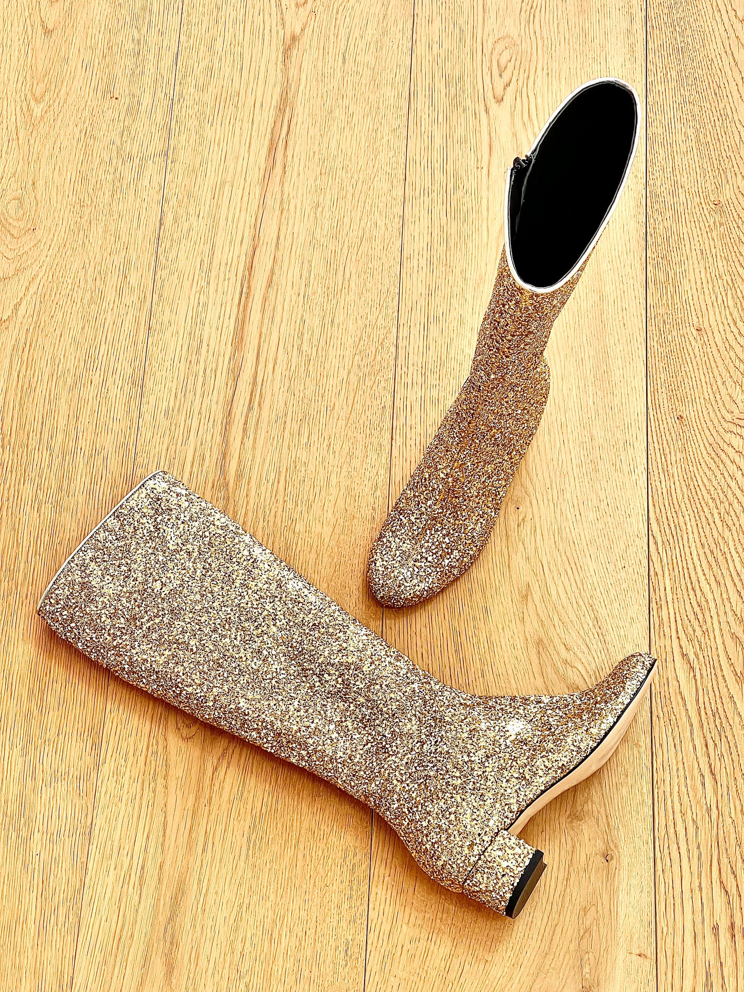 아스트리드 글리터 골드