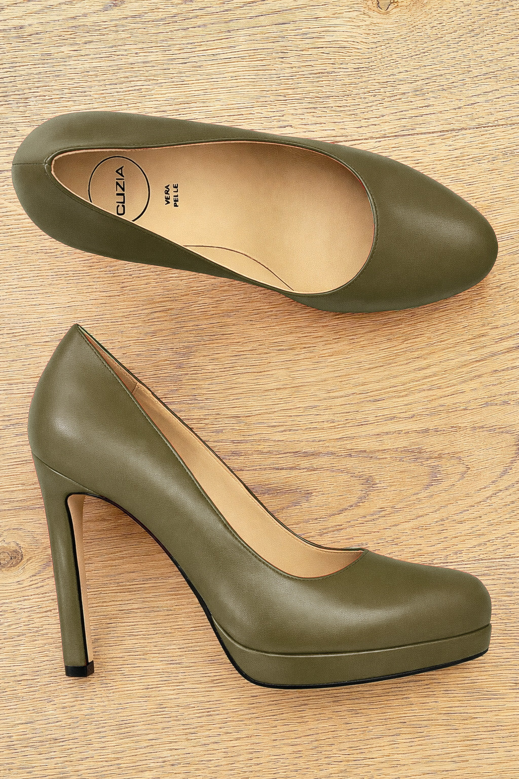 ANNA LEER KAKI