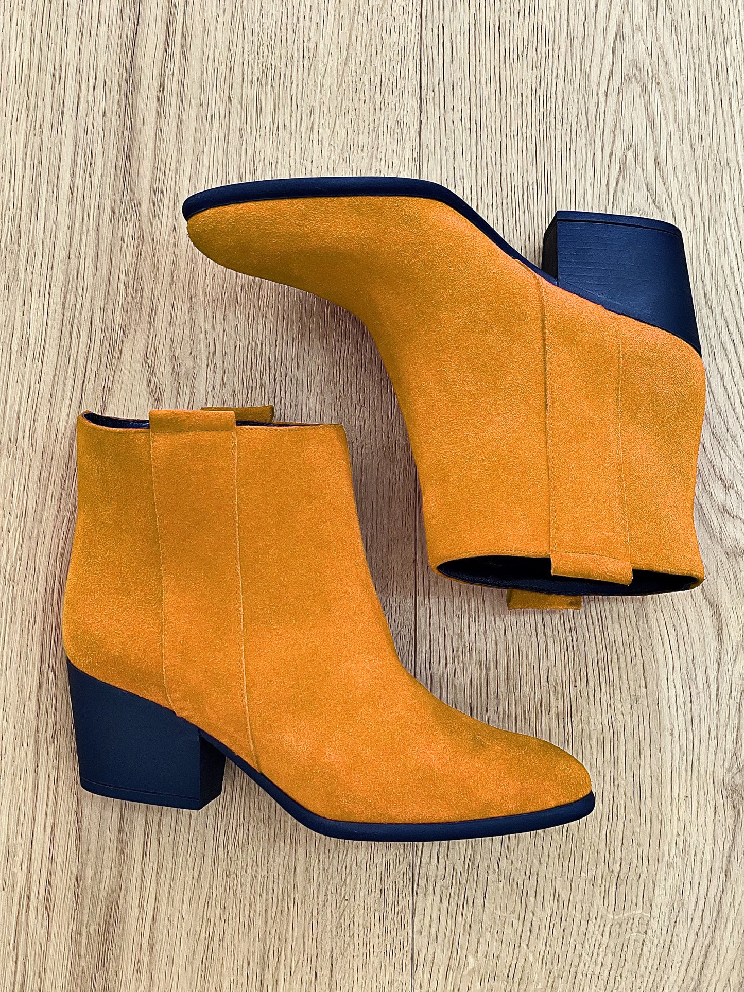 OKERKLEURIG SUÈDE TESSA