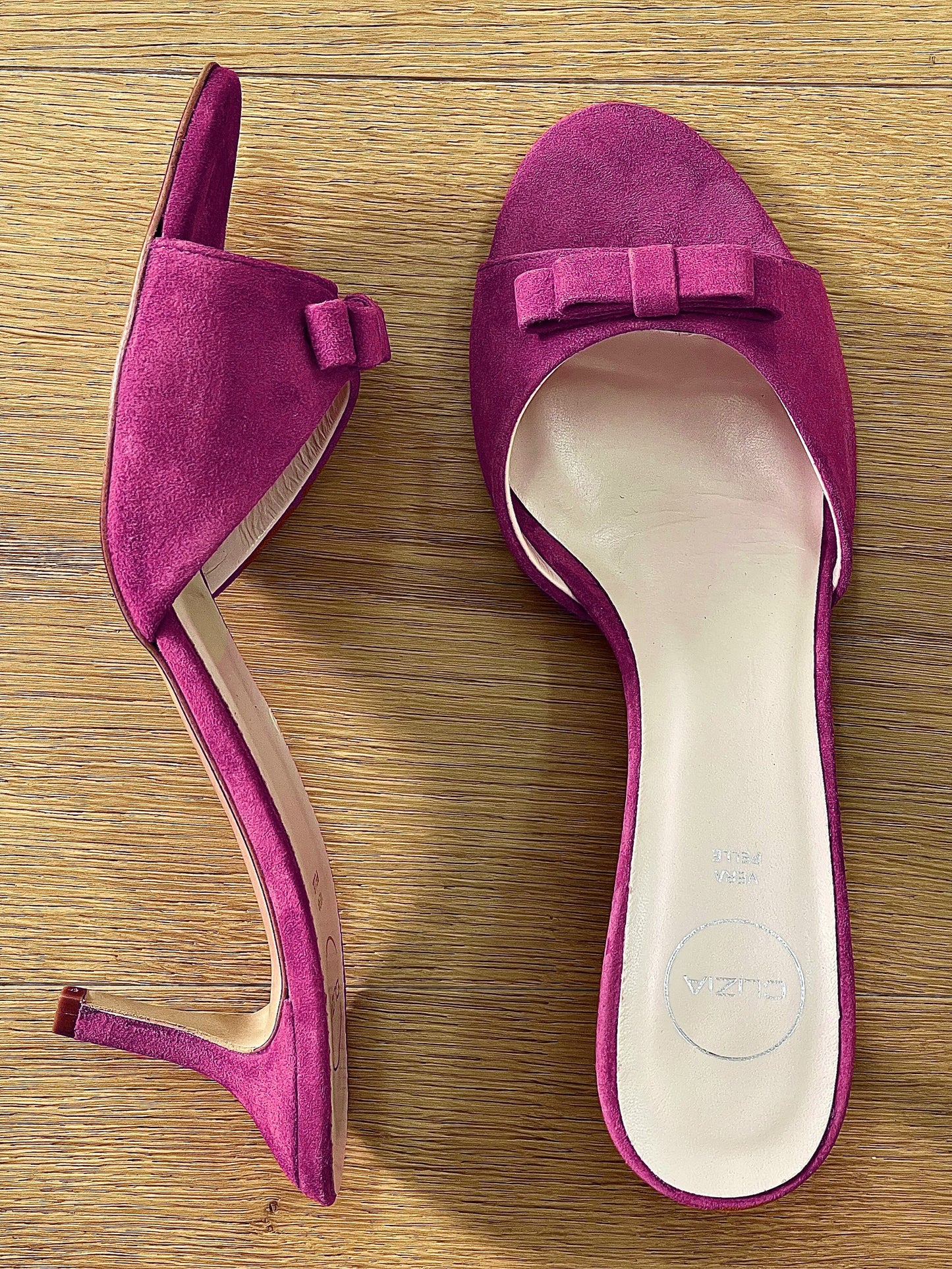 EMILY FUCHSIA SUÈDE