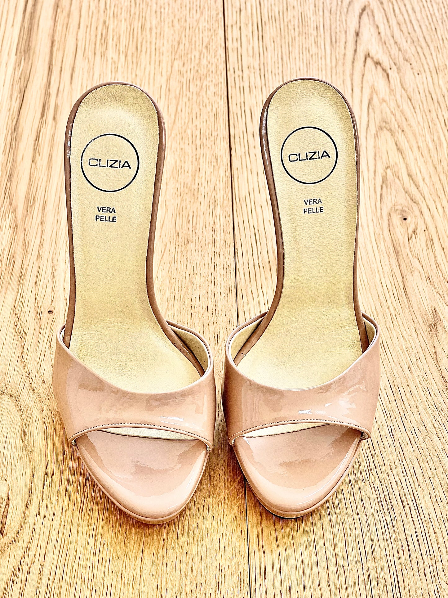 PRISCILLA NUDE LAKLEER