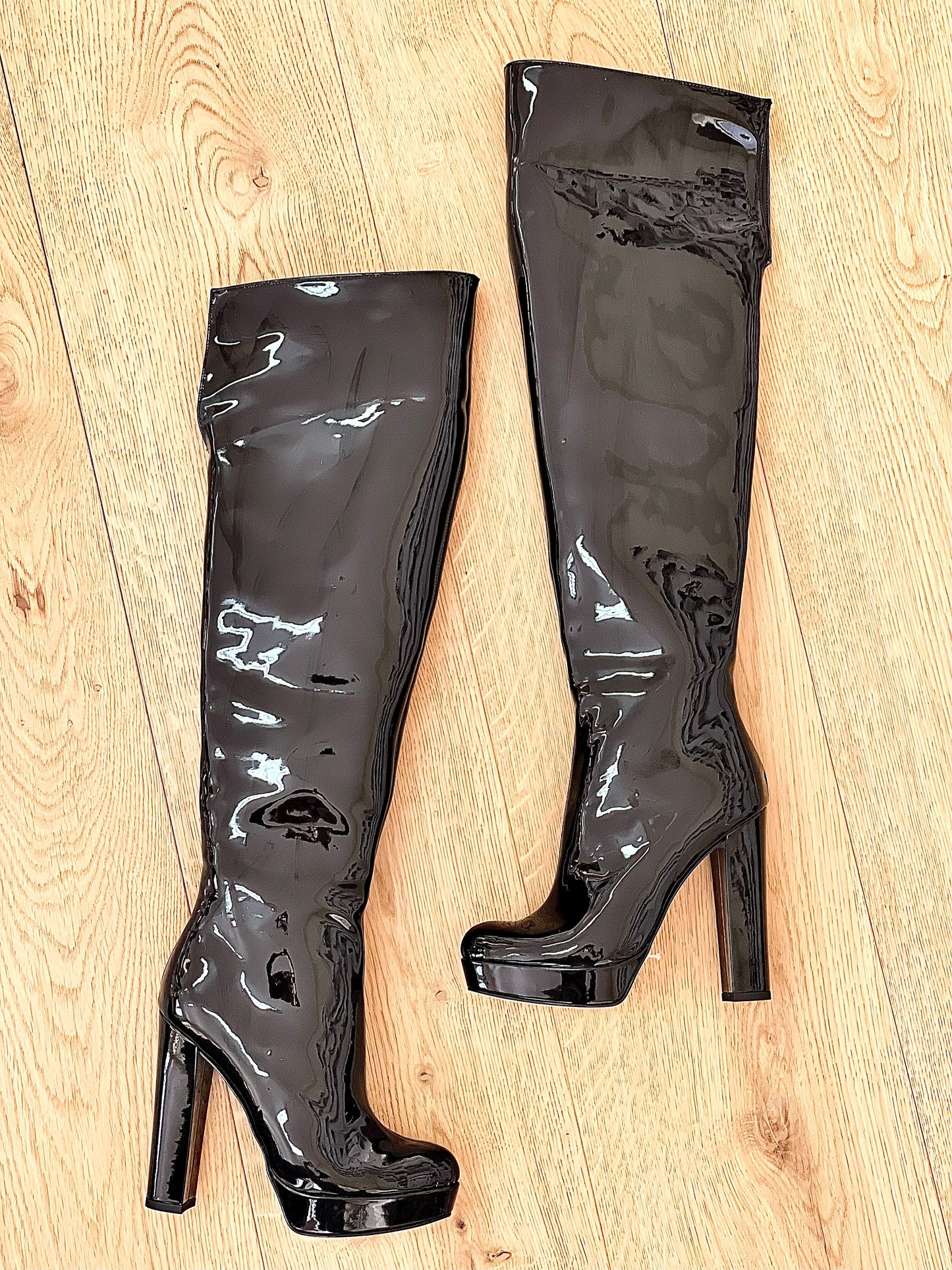 KRISTEN ZWART LAKLEER