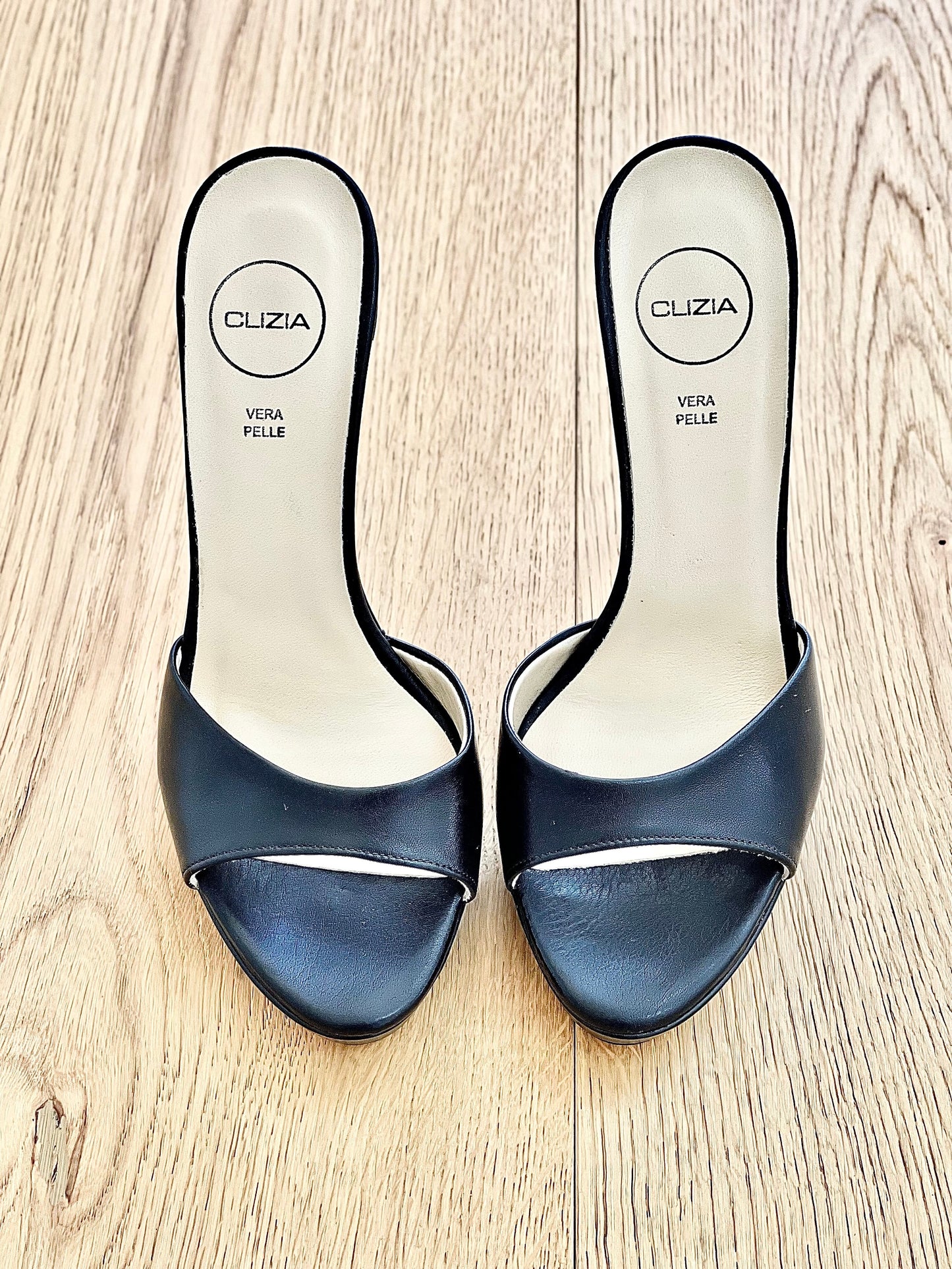 PRISCILLA LEER ZWART