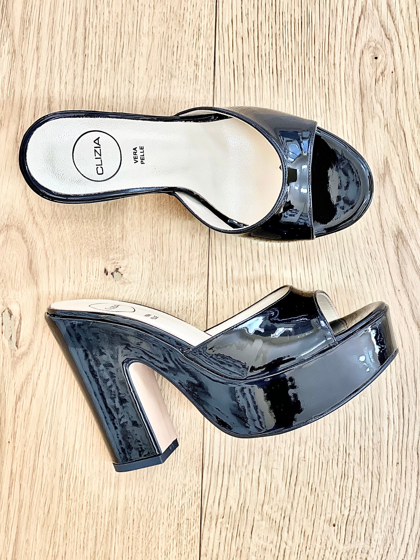 LIPSEY ZWART LAKLEER