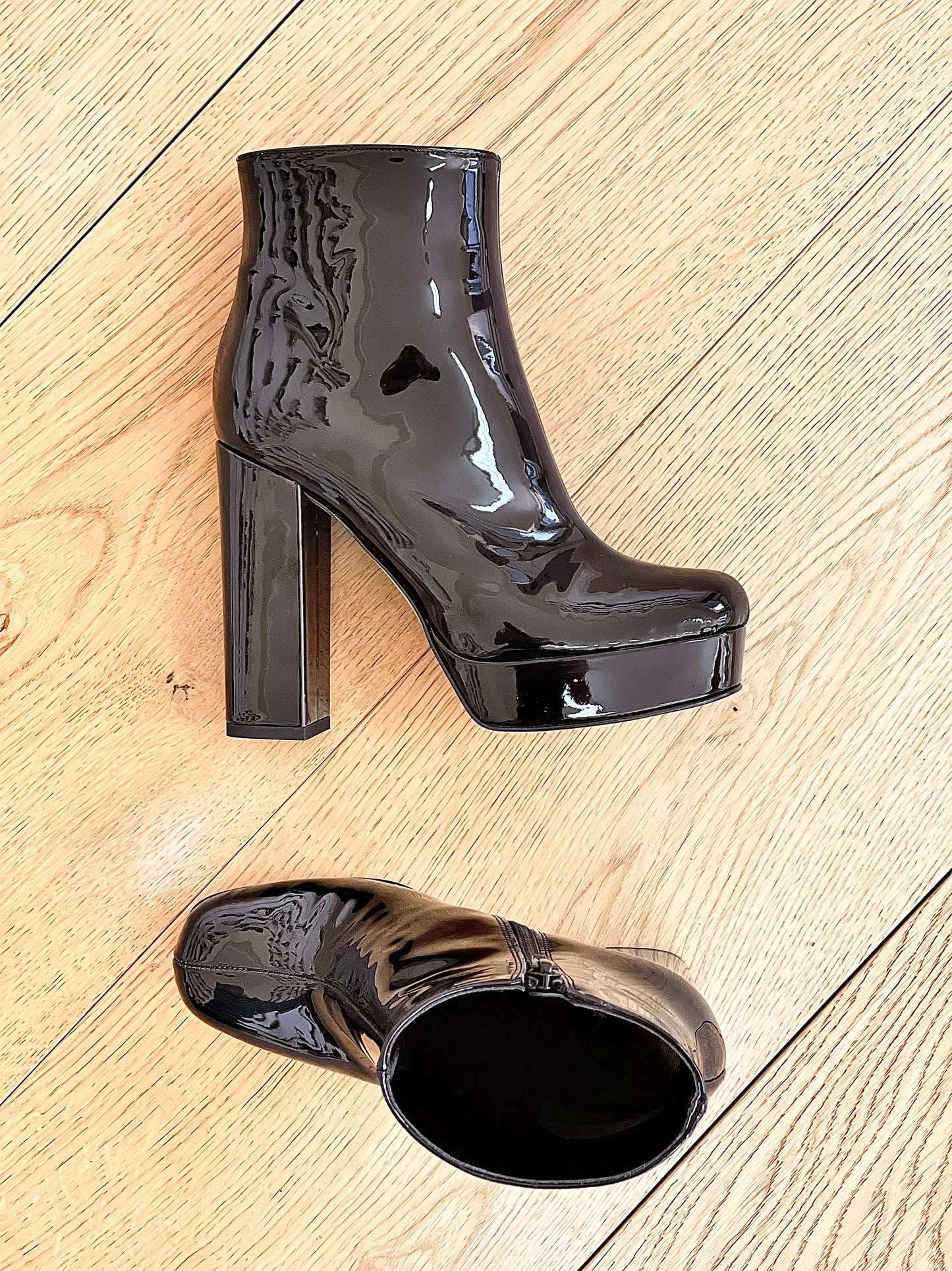 DETROIT ZWART LAKLEER