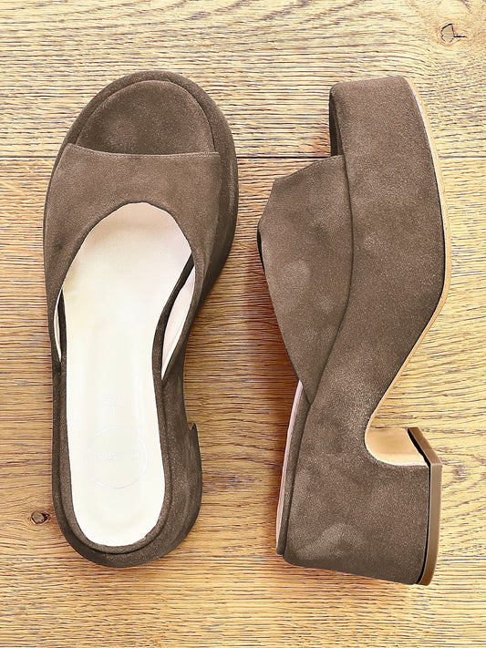 JACKIE SUEDE TAUPE